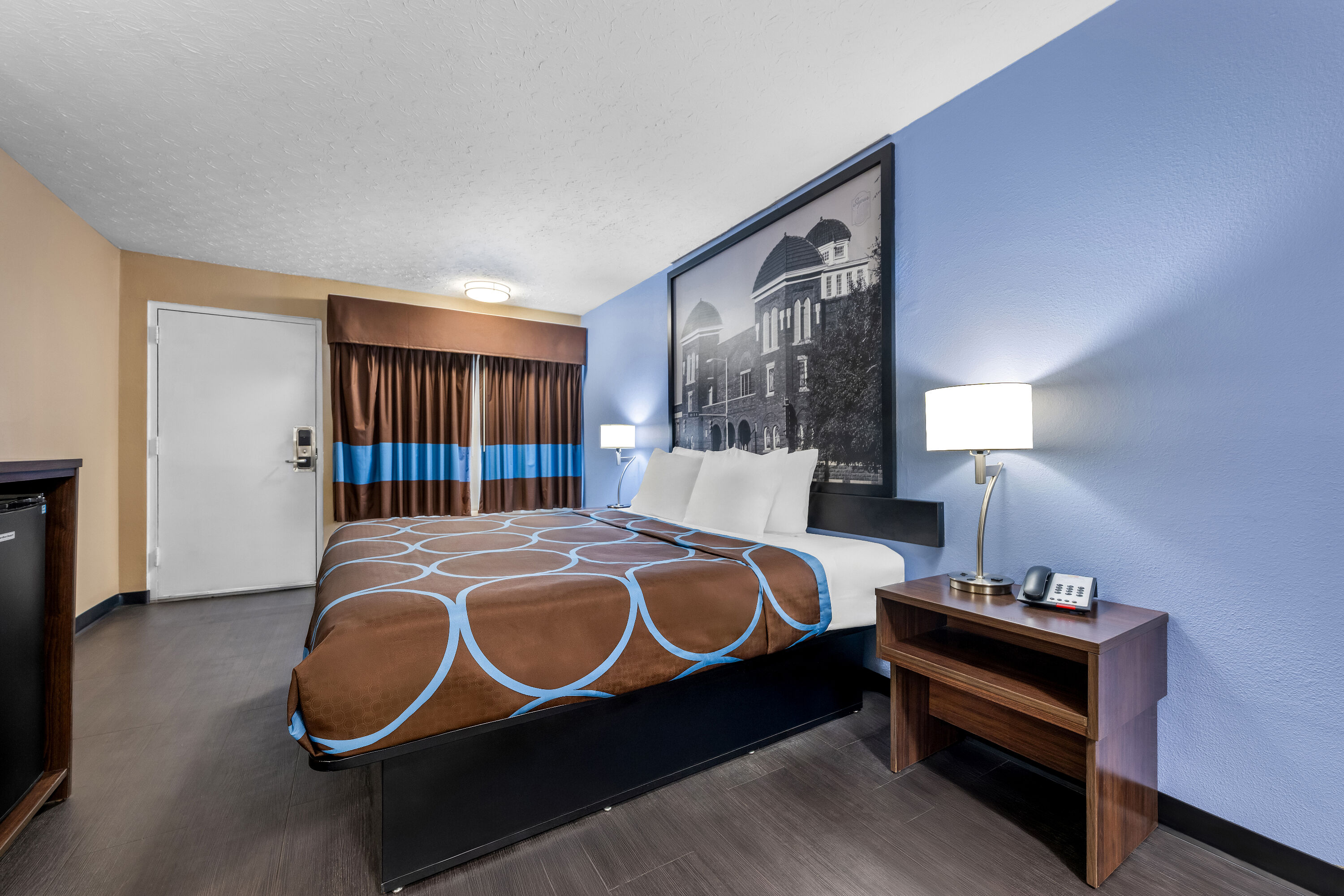 King bed guest room at the Super 8 by Wyndham Gadsden AL in Gadsden, Alabama