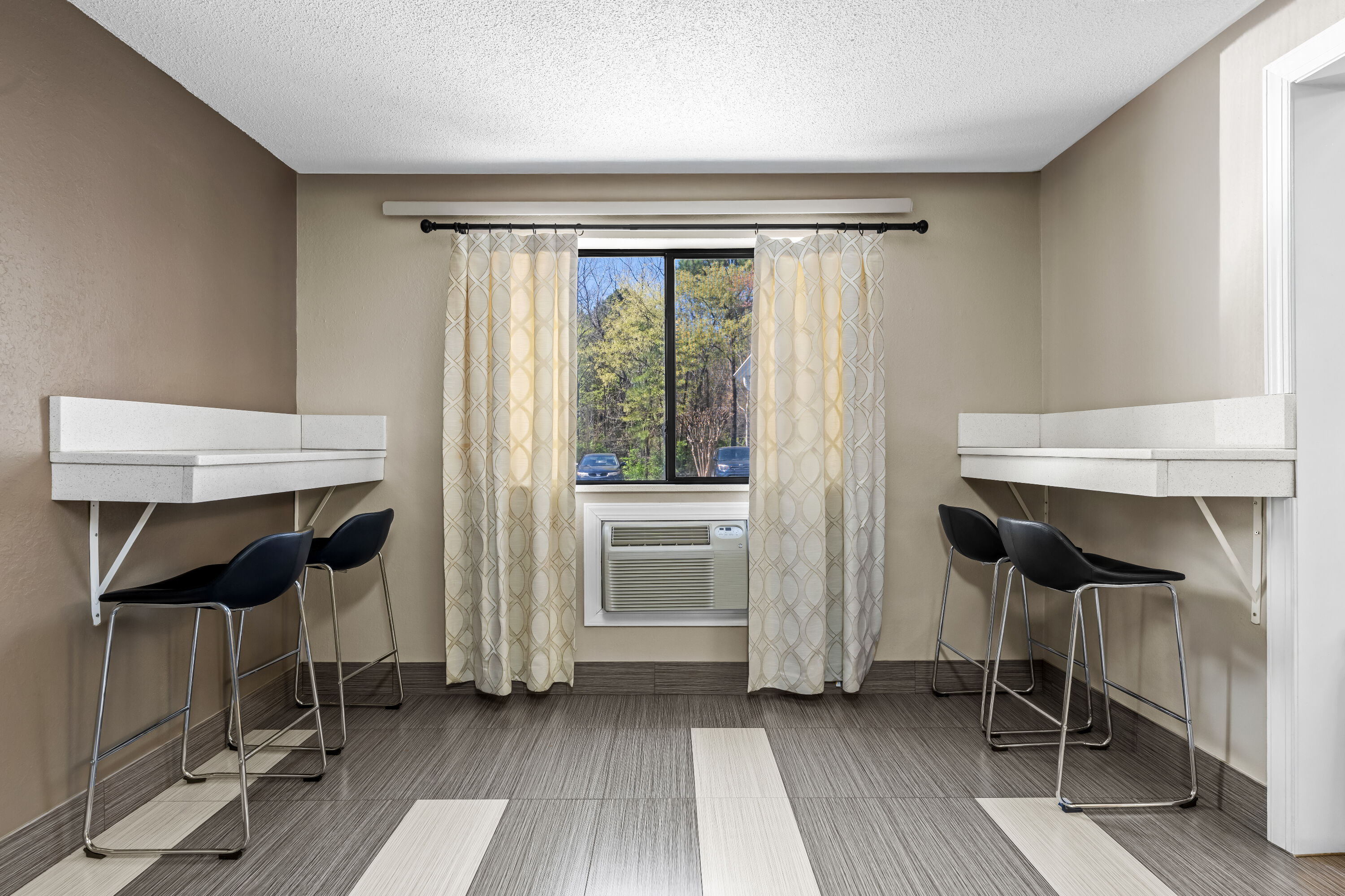 Super 8 by Wyndham Homewood Birmingham Area restaurant breakfast area with seating in Homewood, Alabama