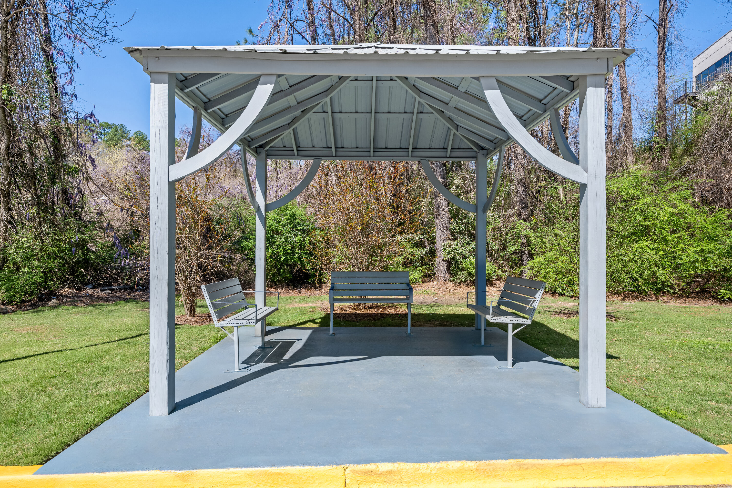 Exterior Day Image of Super 8 by Wyndham Homewood Birmingham Area hotel in Homewood, Alabama