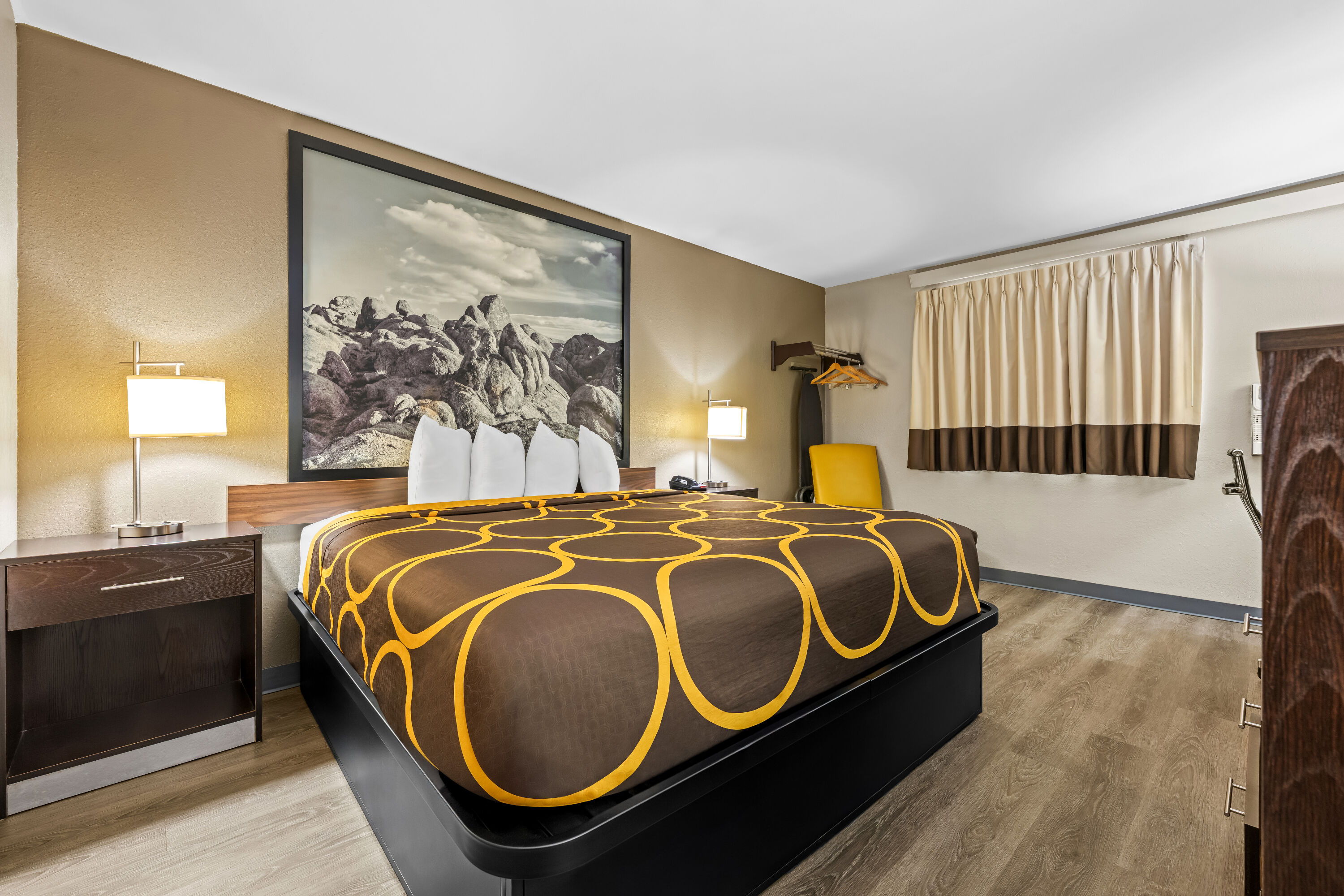 King bed guest room at the Super 8 by Wyndham Homewood Birmingham Area in Homewood, Alabama