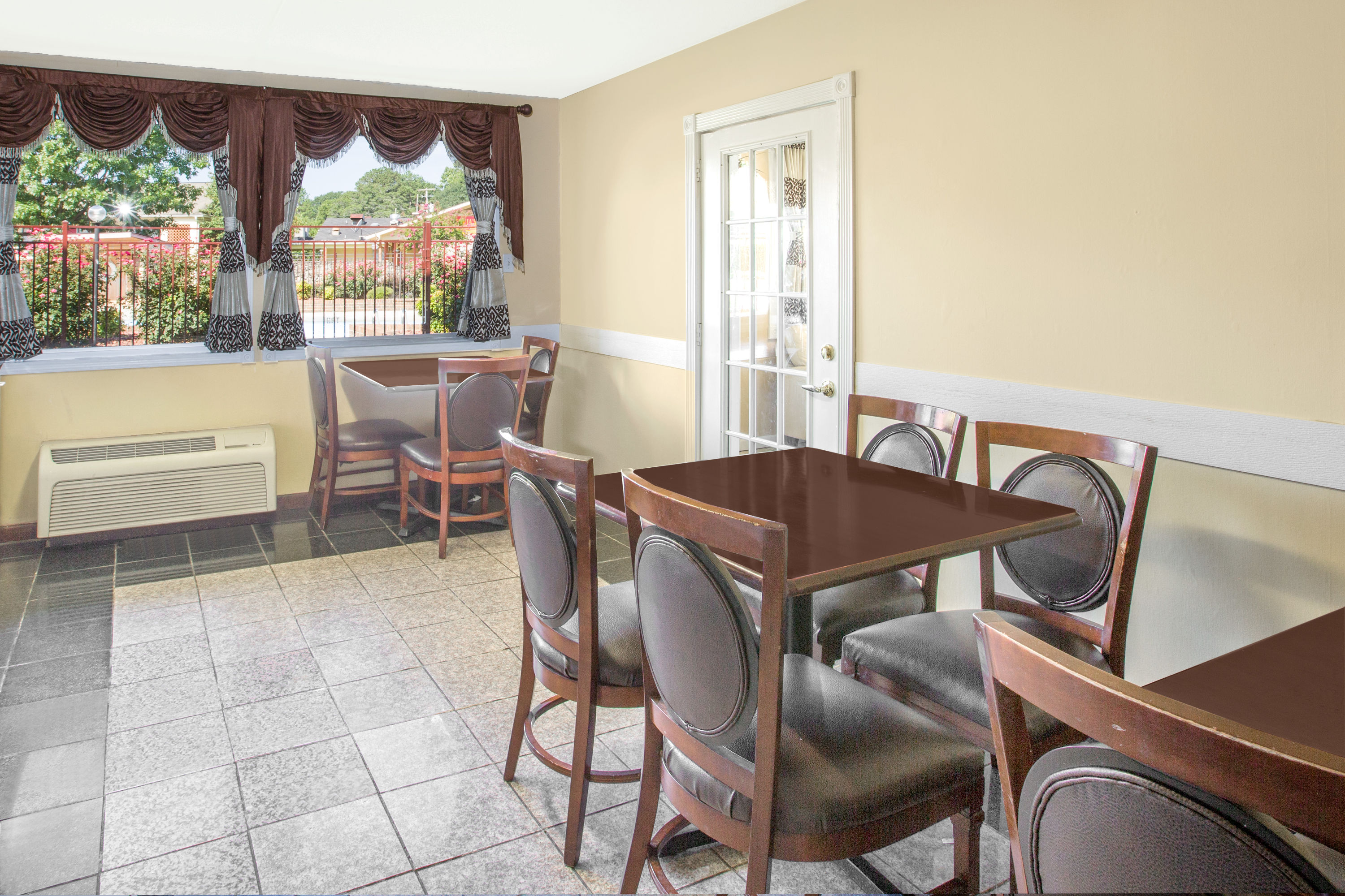 Free breakfast at Super 8 by Wyndham Jasper in Jasper, Alabama