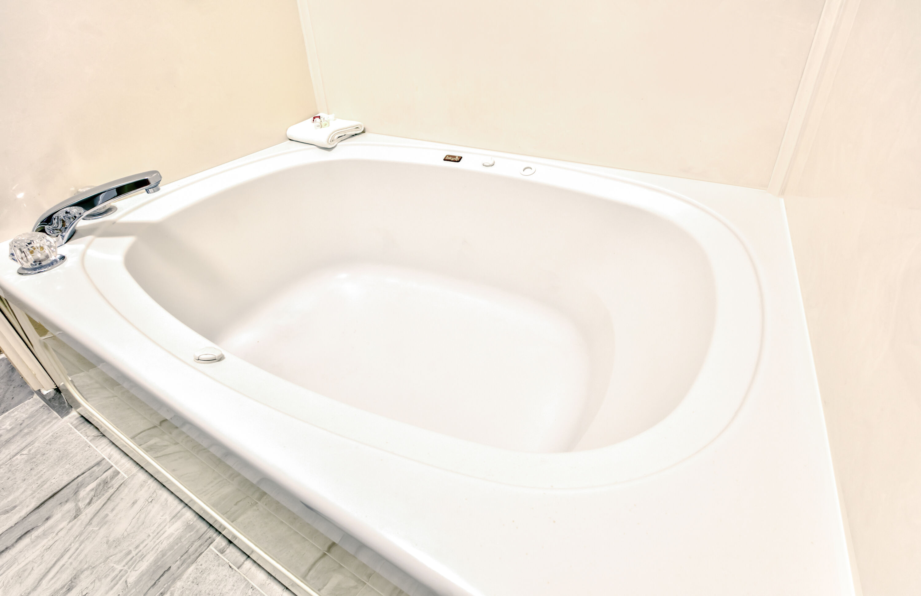 Super 8 by Wyndham Mobile/Tillmans Corner hot tub suite in Mobile, Alabama