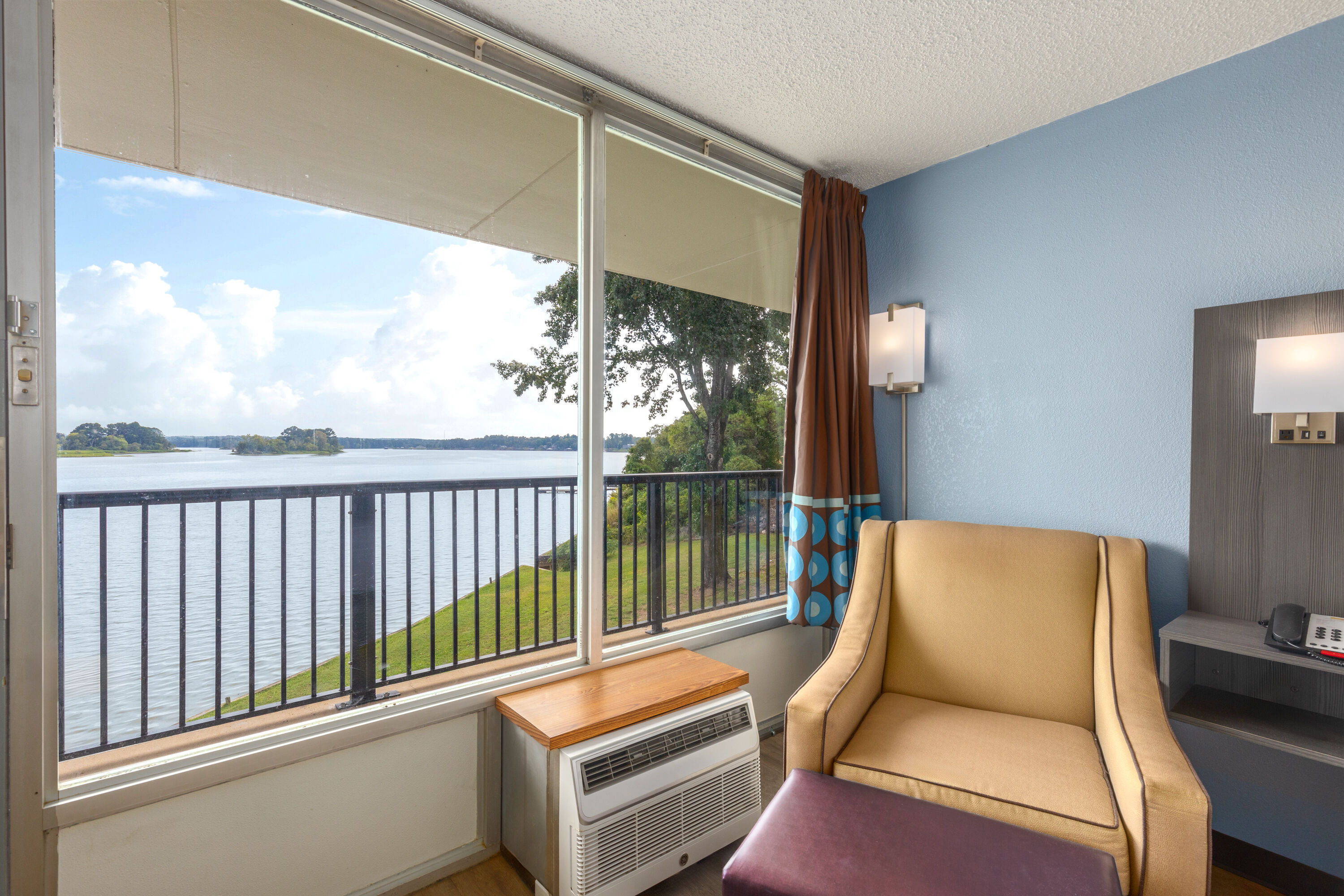 Guest room at the Super 8 by Wyndham Riverside AL in Riverside, Alabama