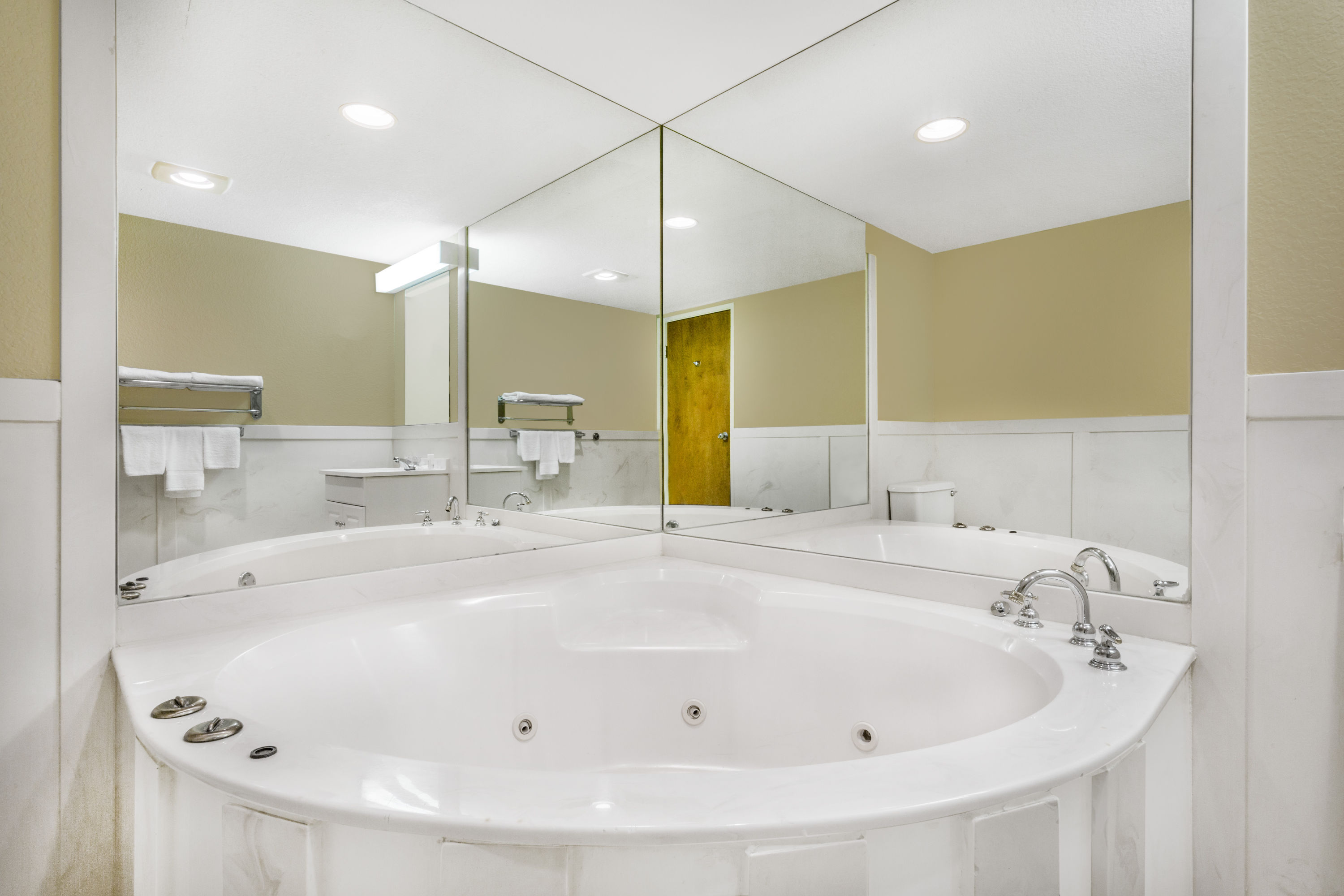 Super 8 by Wyndham Bentonville hot tub suite in Bentonville, Arkansas