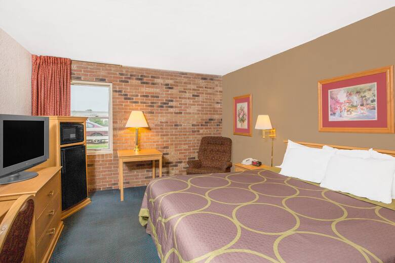 Guest room at the Super 8 Blytheville in Blytheville, Arkansas