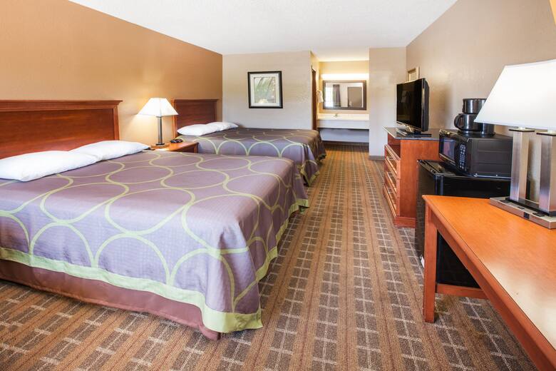 Guest room at the Super 8 Clinton in Clinton, Arkansas