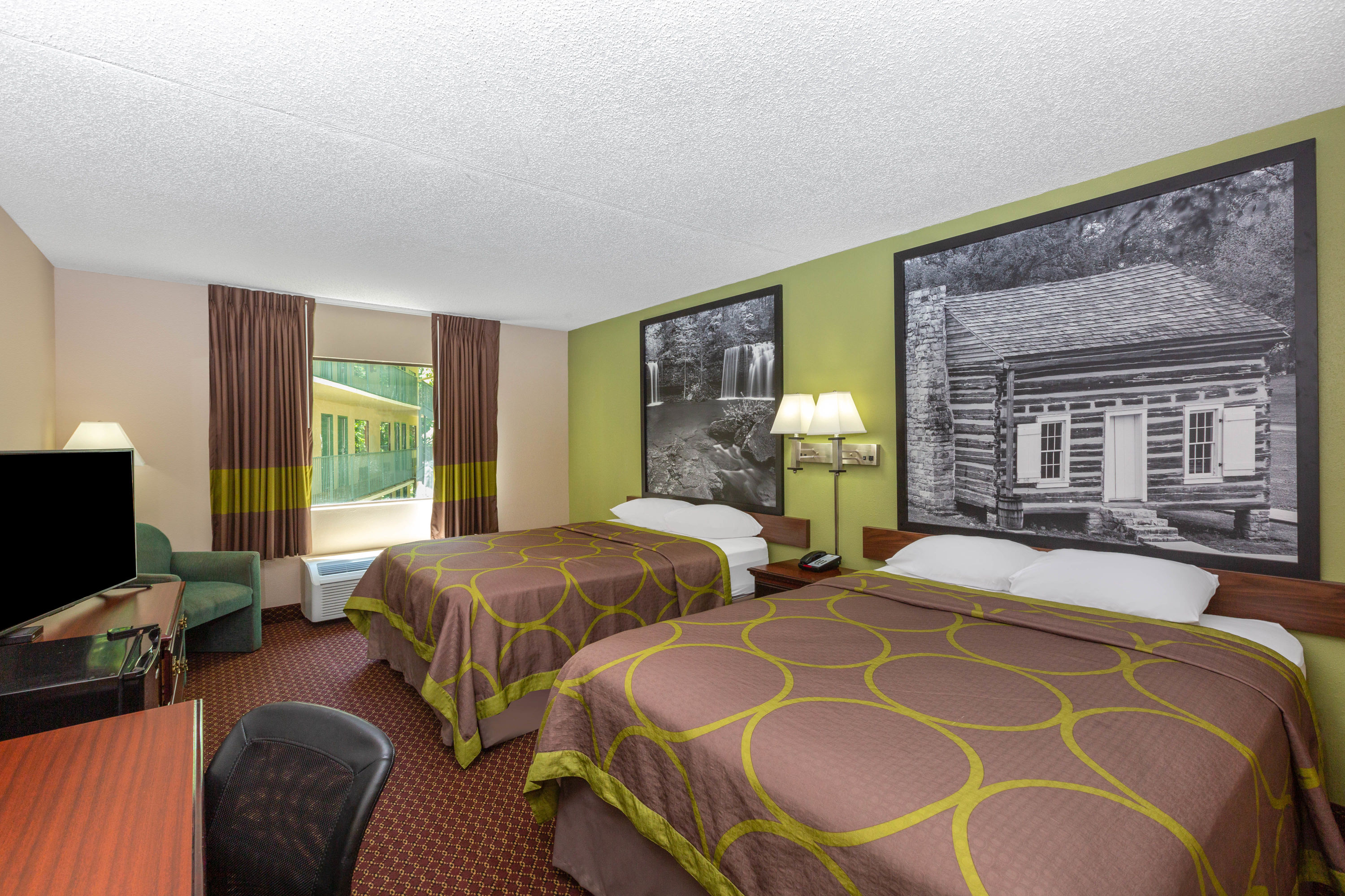 Guest room at the Super 8 by Wyndham Eureka Springs in Eureka Springs, Arkansas