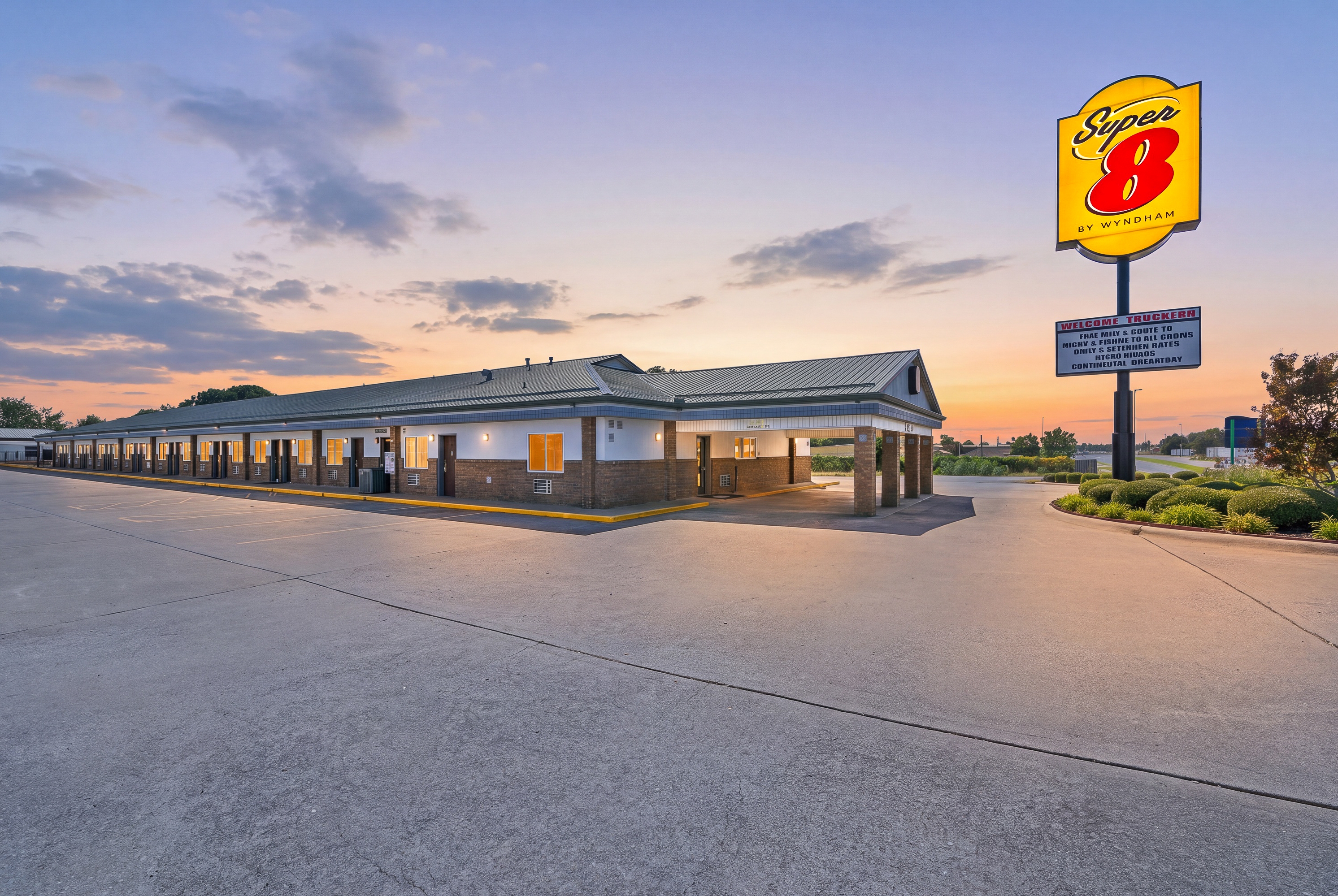 Exterior Dusk Image of Super 8 by Wyndham Siloam Springs hotel in Siloam Springs, Arkansas