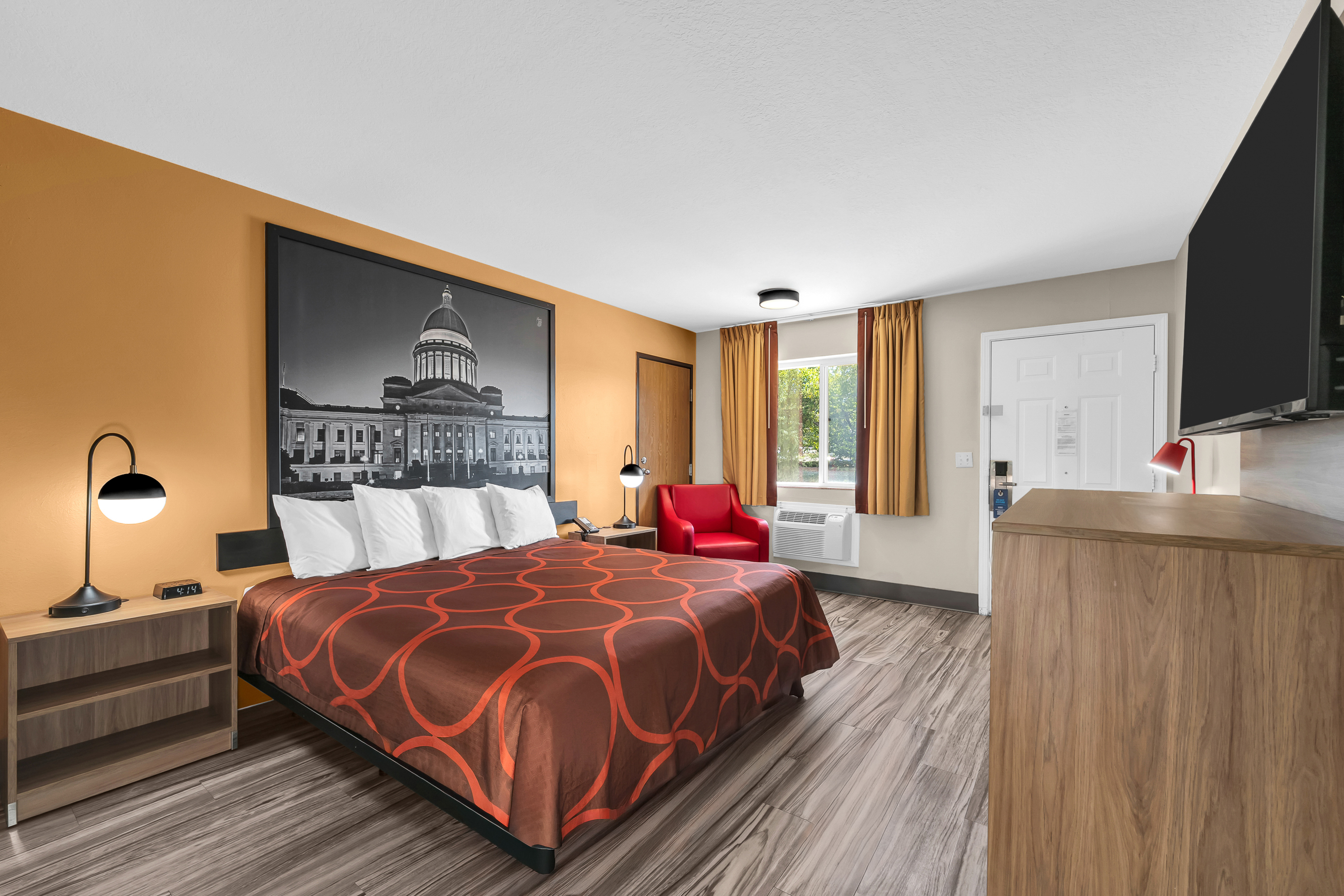 Guest room at the Super 8 by Wyndham Siloam Springs in Siloam Springs, Arkansas