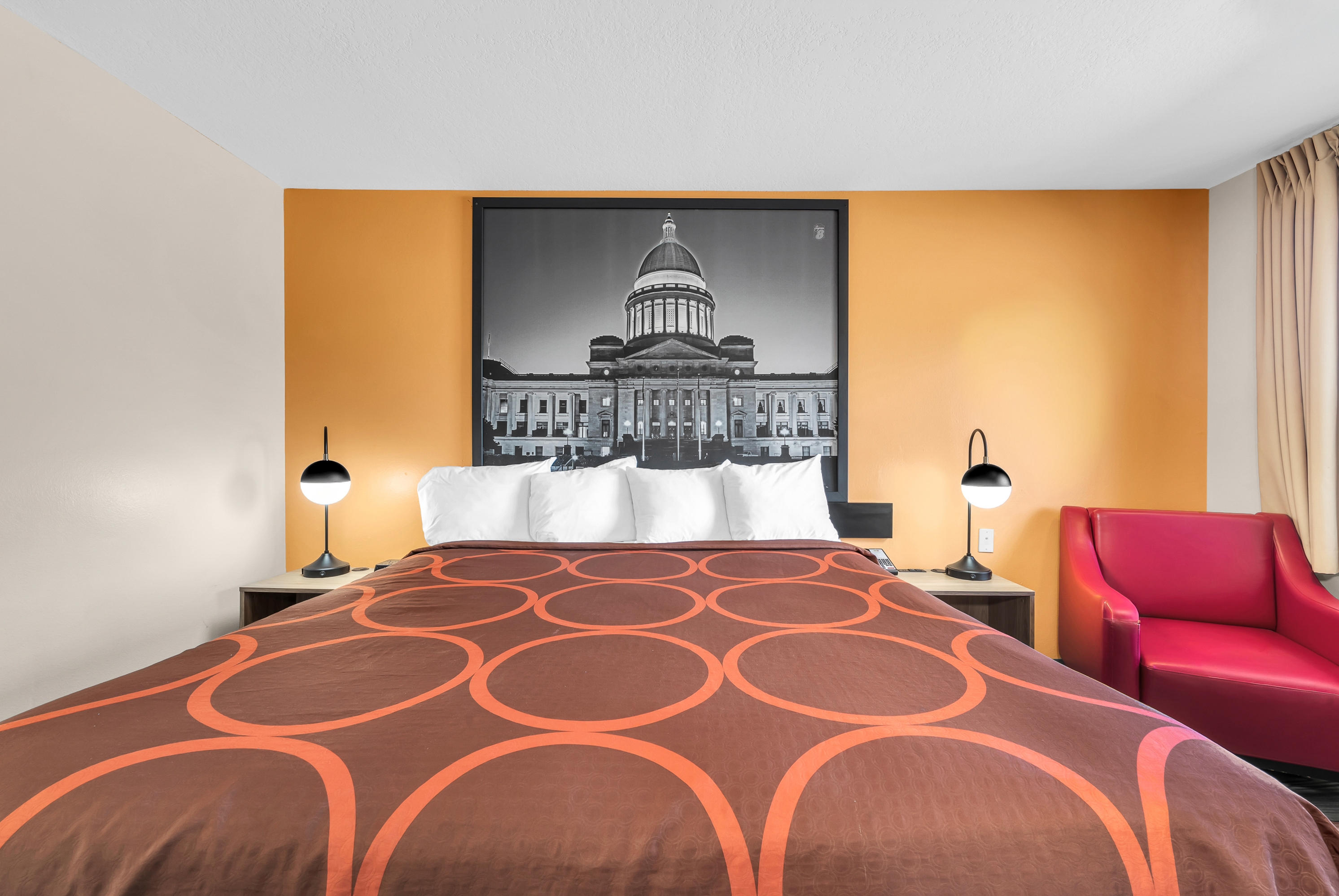 Guest room at the Super 8 by Wyndham Siloam Springs in Siloam Springs, Arkansas