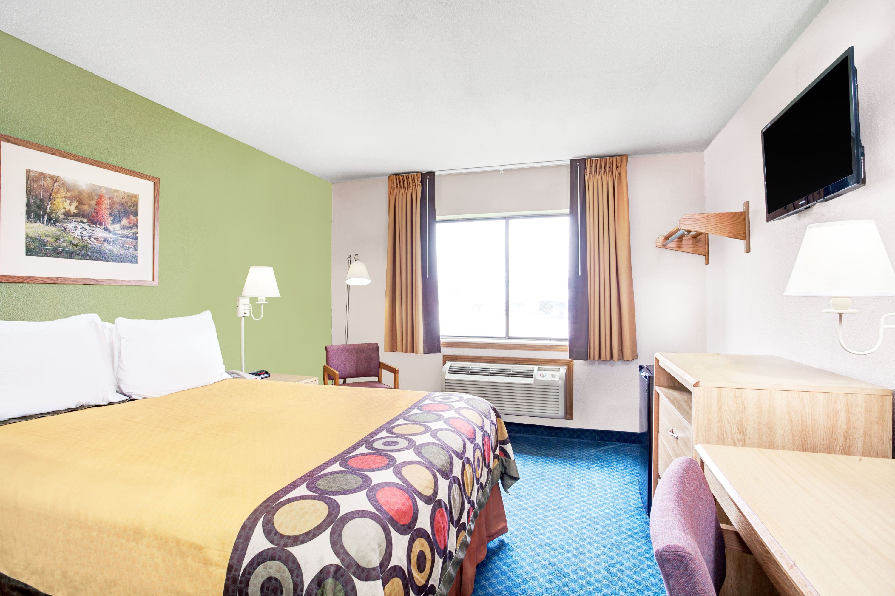 Guest room at the Super 8 by Wyndham West Memphis in West Memphis, Arkansas