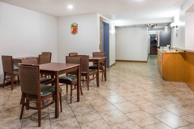 Super 8 Kingman hotel lobby in Kingman, Arizona