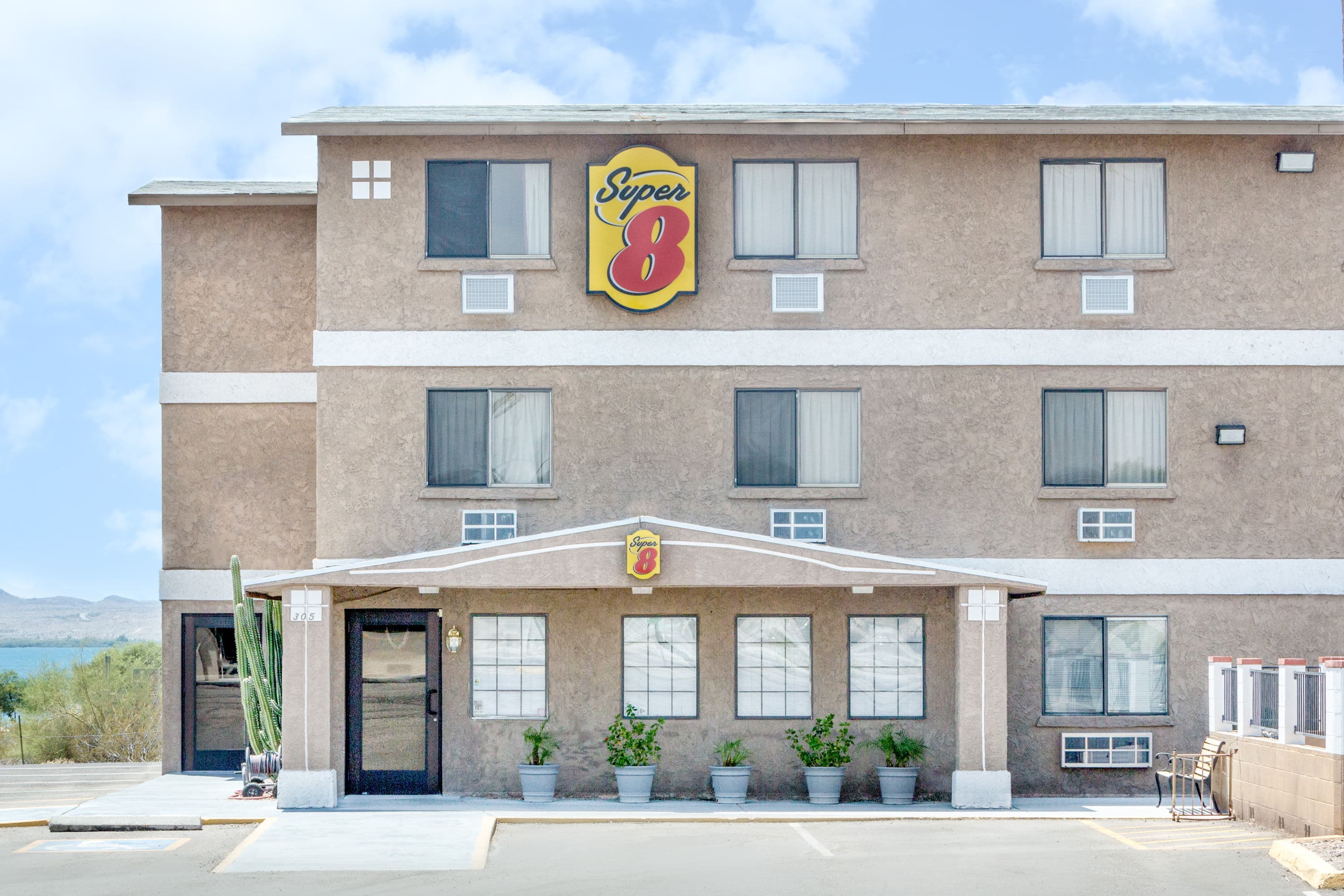 Lake Havasu City Arizona Hotels; Super 8 by Wyndham Lake Havasu City | Lake Havasu City, AZ Hotels