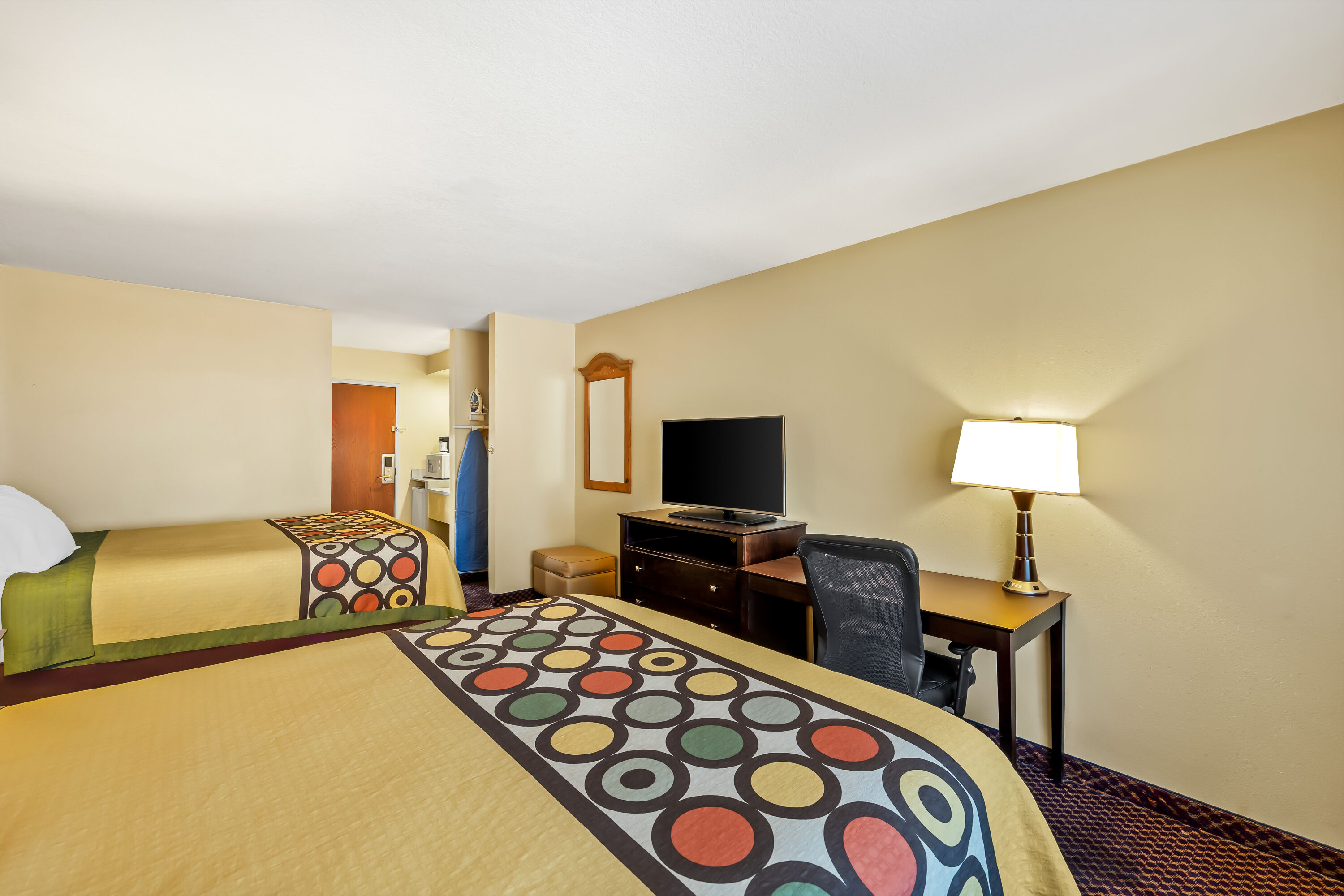 Double bed guest room at the Super 8 by Wyndham Marana/Tucson Area in Marana, Arizona