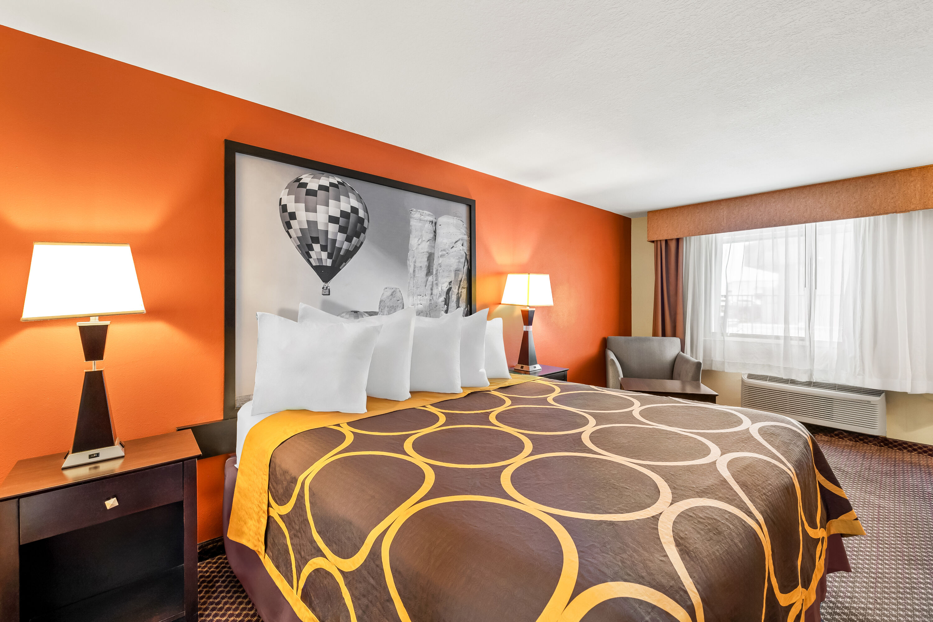 King bed guest room at the Super 8 by Wyndham Marana/Tucson Area in Marana, Arizona