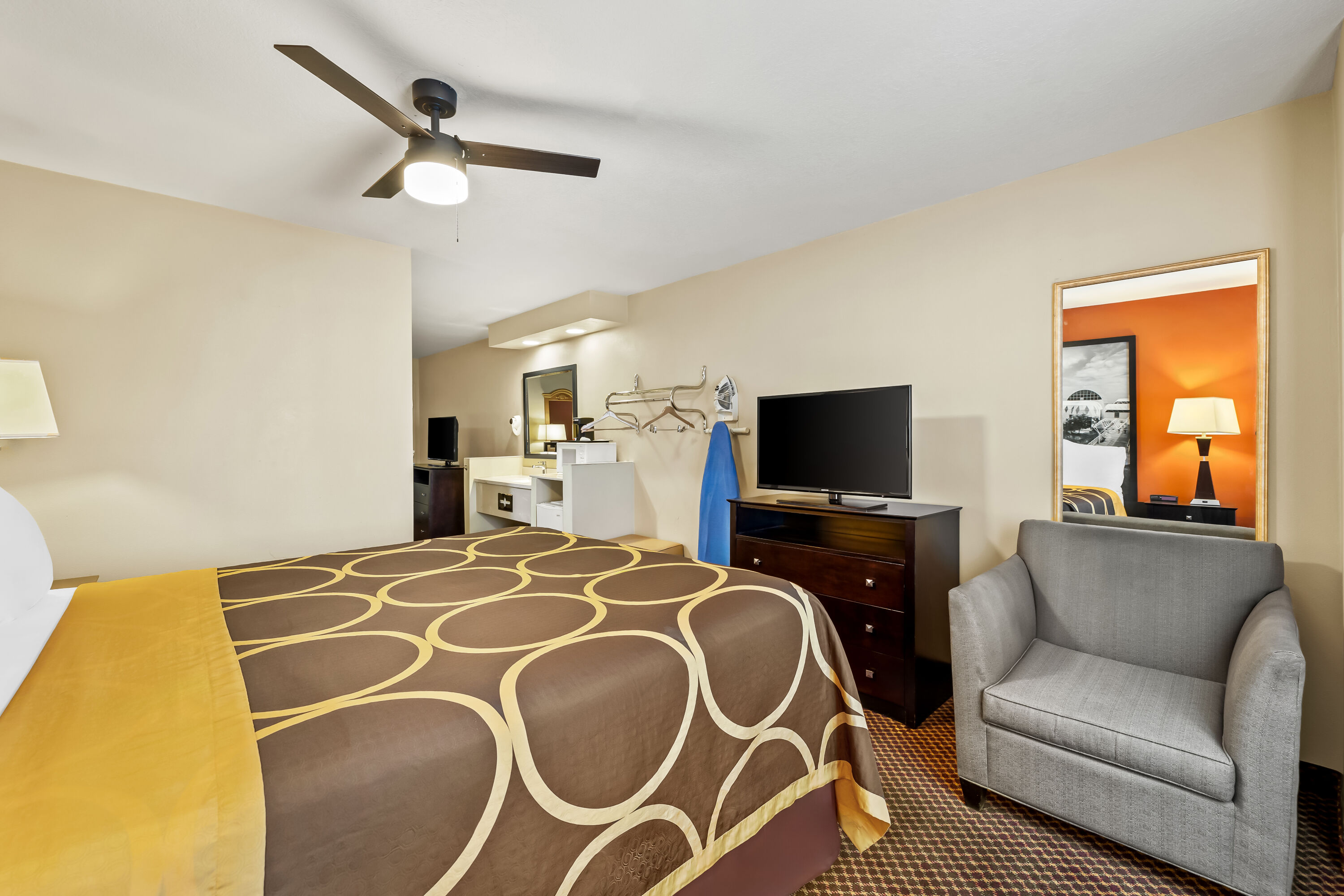 Super 8 by Wyndham Marana/Tucson Area suite in Marana, Arizona