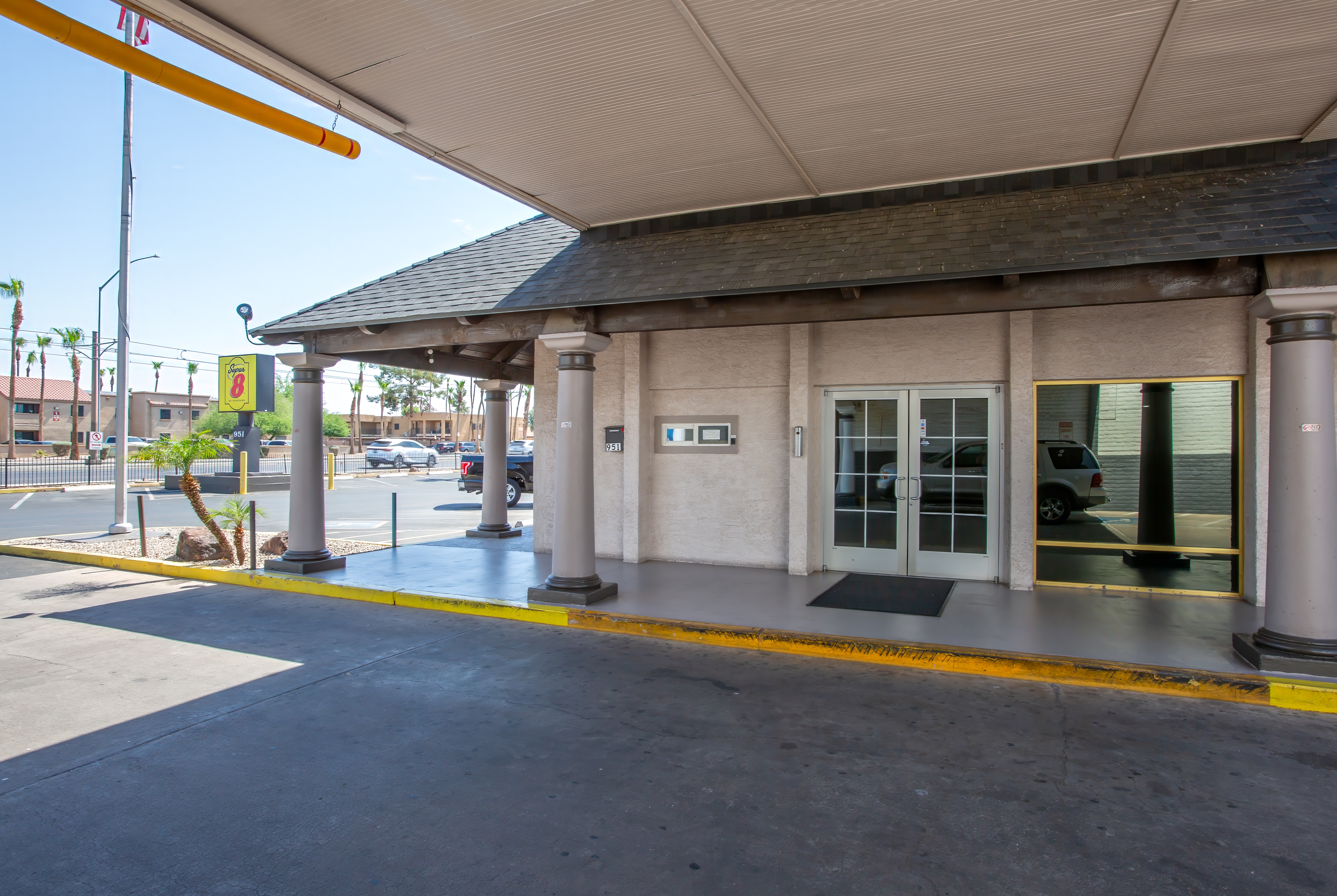 Exterior Day Image of Super 8 by Wyndham Mesa Downtown Near Convention Center hotel in Mesa, Arizona