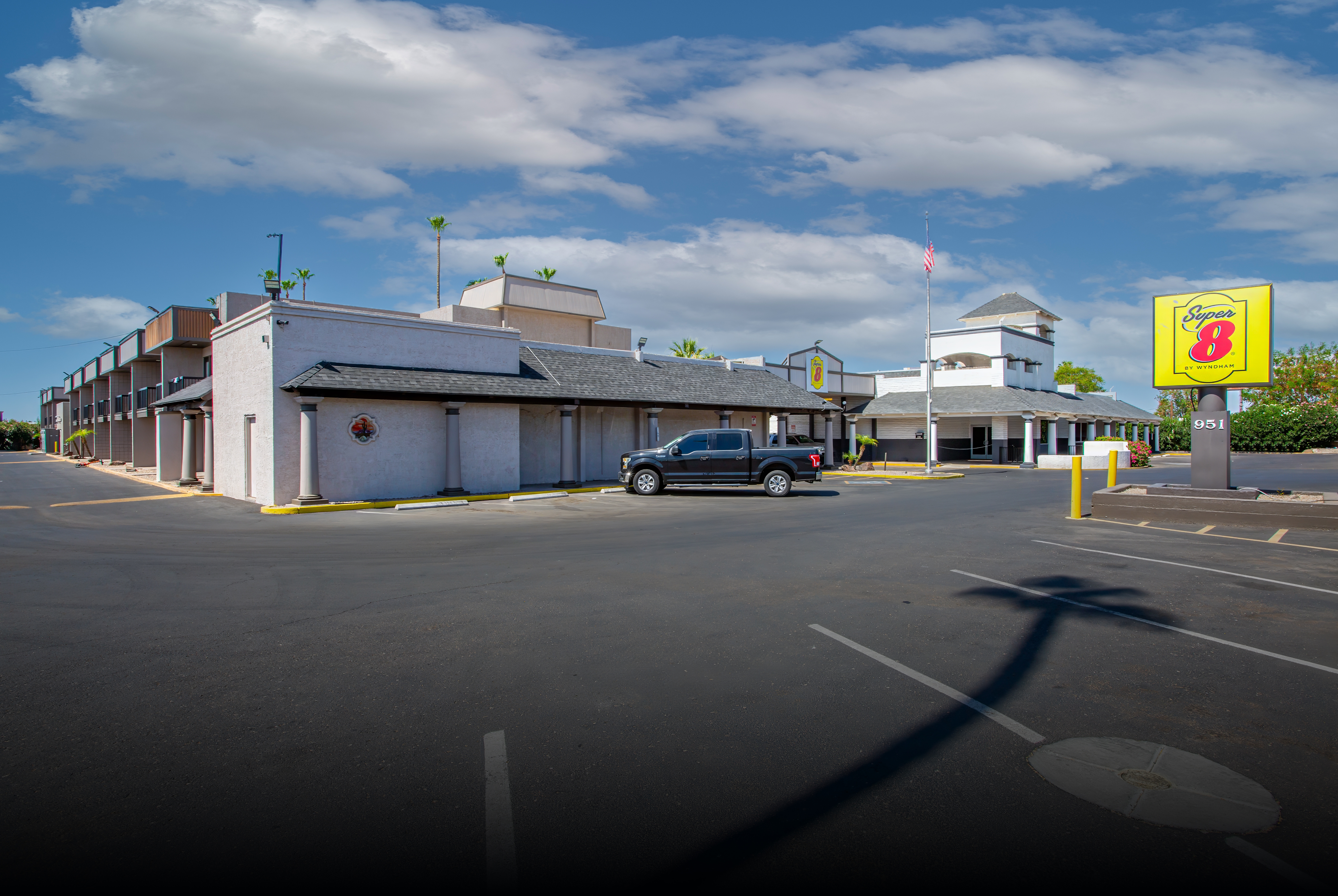 Exterior Day Image of Super 8 by Wyndham Mesa Downtown Near Convention Center hotel in Mesa, Arizona