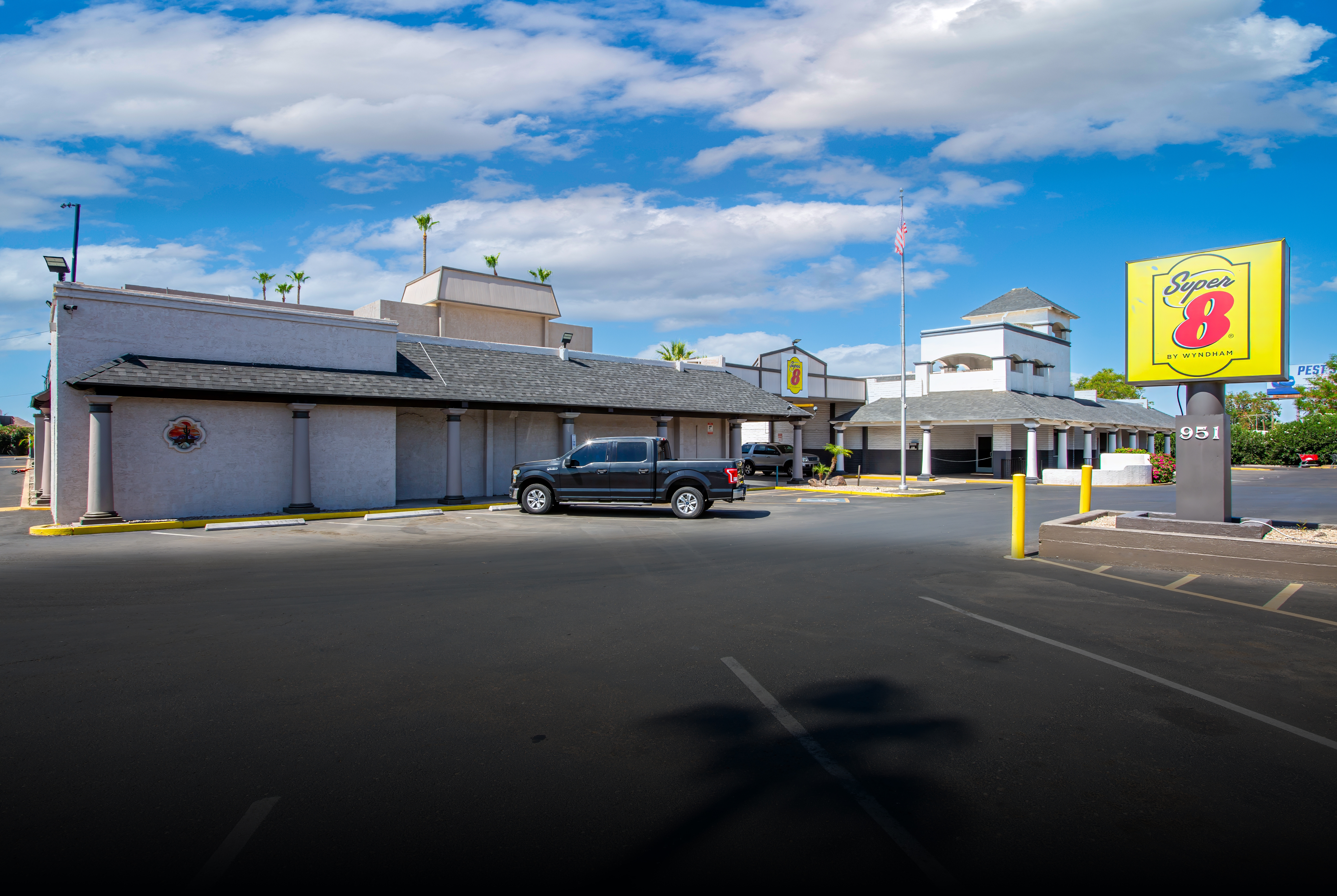 Exterior Day Image of Super 8 by Wyndham Mesa Downtown Near Convention Center hotel in Mesa, Arizona