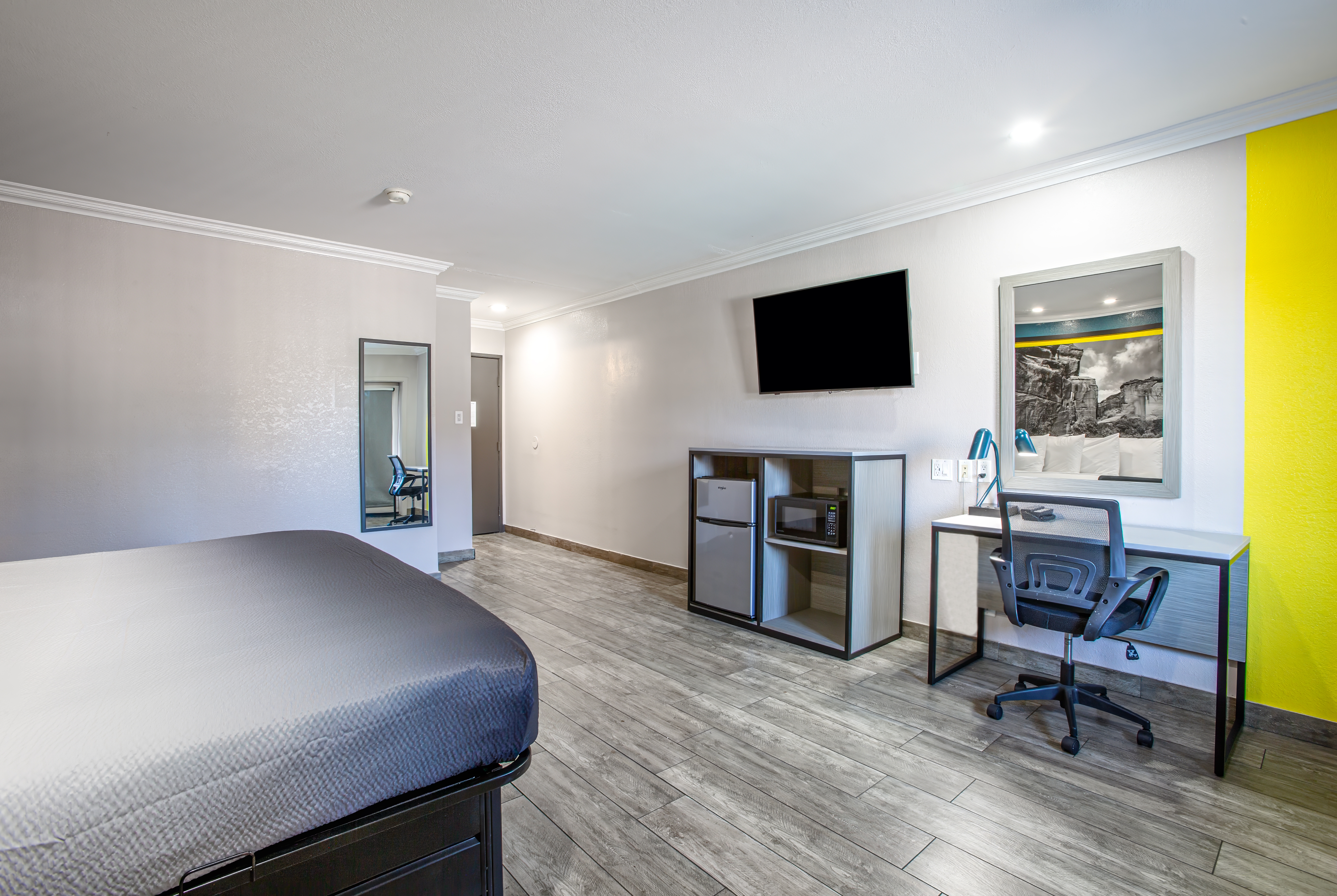 Guest room at the Super 8 by Wyndham Mesa Downtown Near Convention Center in Mesa, Arizona