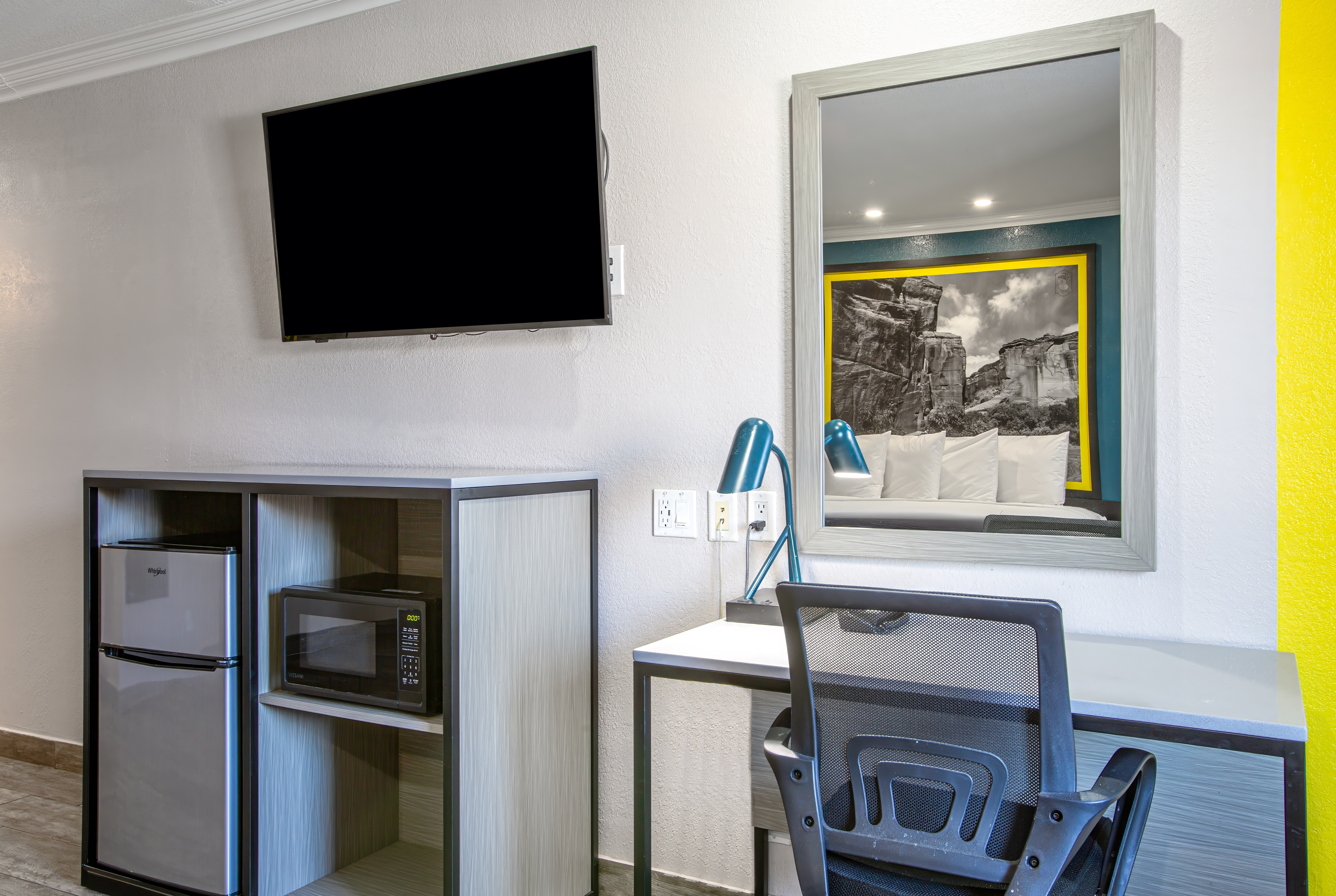 Guest room at the Super 8 by Wyndham Mesa Downtown Near Convention Center in Mesa, Arizona
