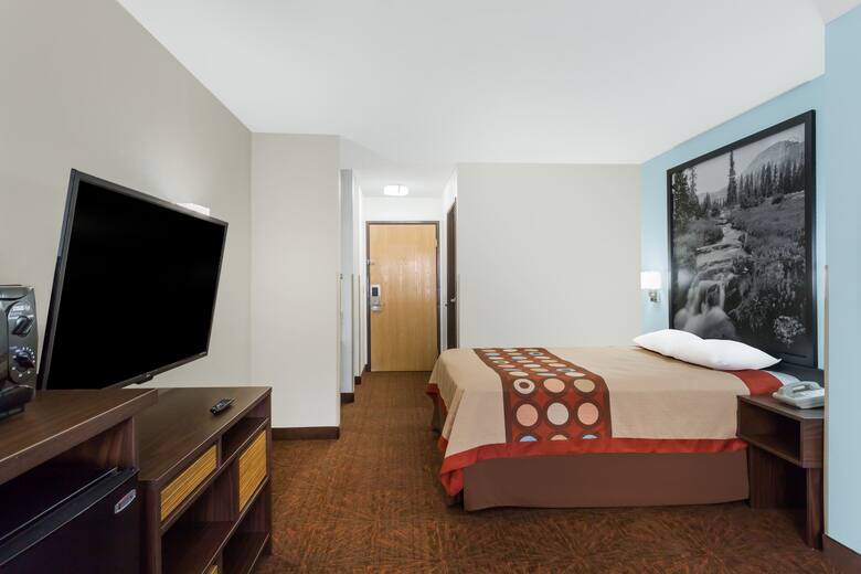 Guest room at the Super 8 Pinetop in Pinetop, Arizona