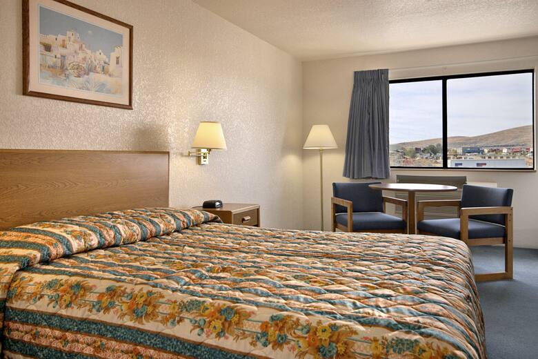 Guest room at the Super 8 Prescott Valley in Prescott Valley, Arizona