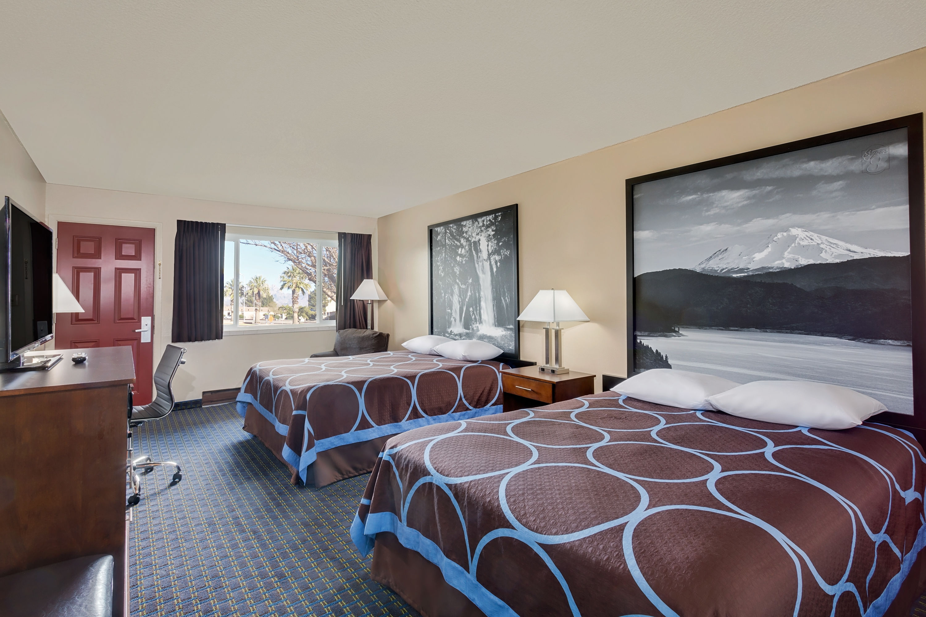 Guest room at the Super 8 by Wyndham Alturas in Alturas, California