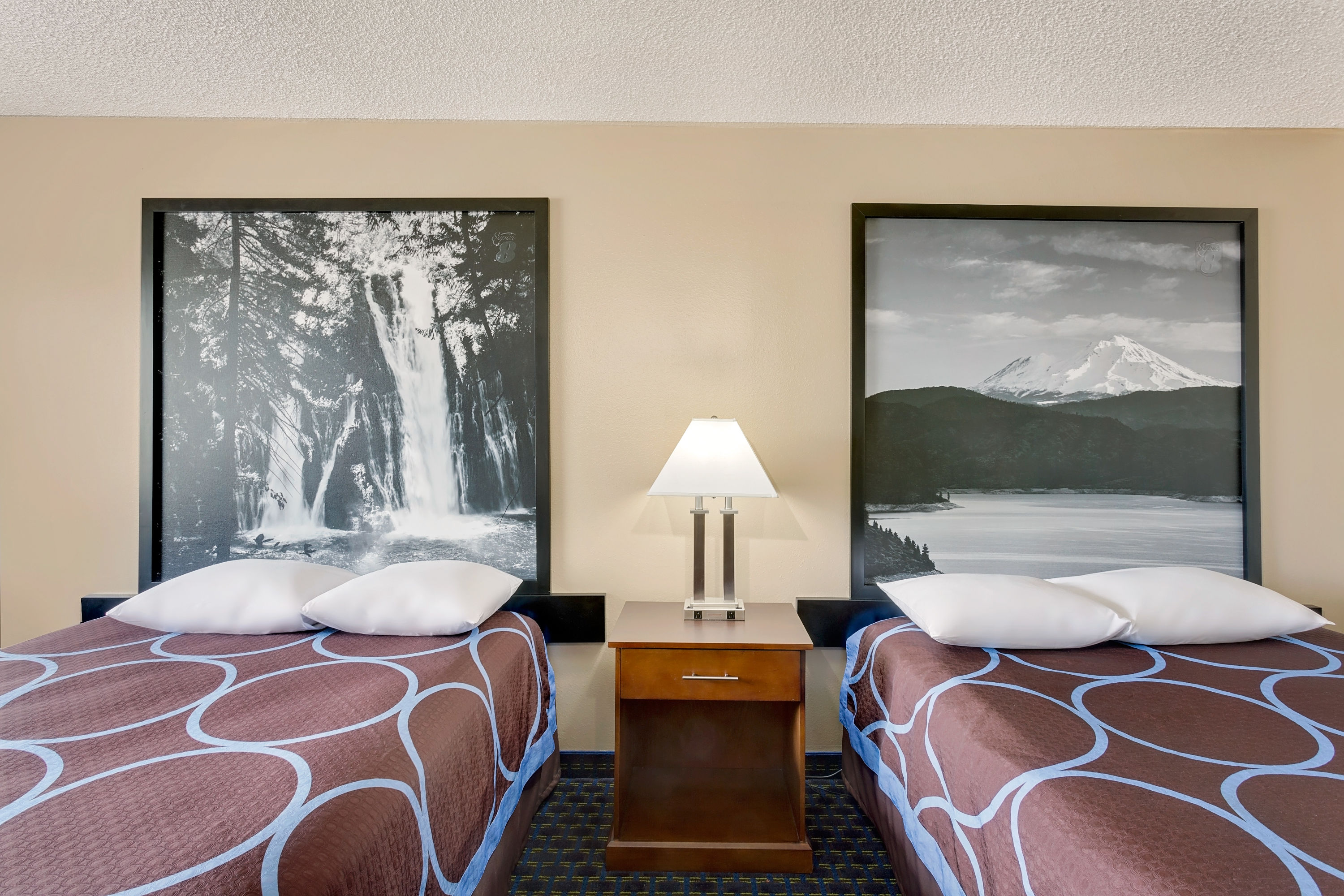Guest room at the Super 8 by Wyndham Alturas in Alturas, California