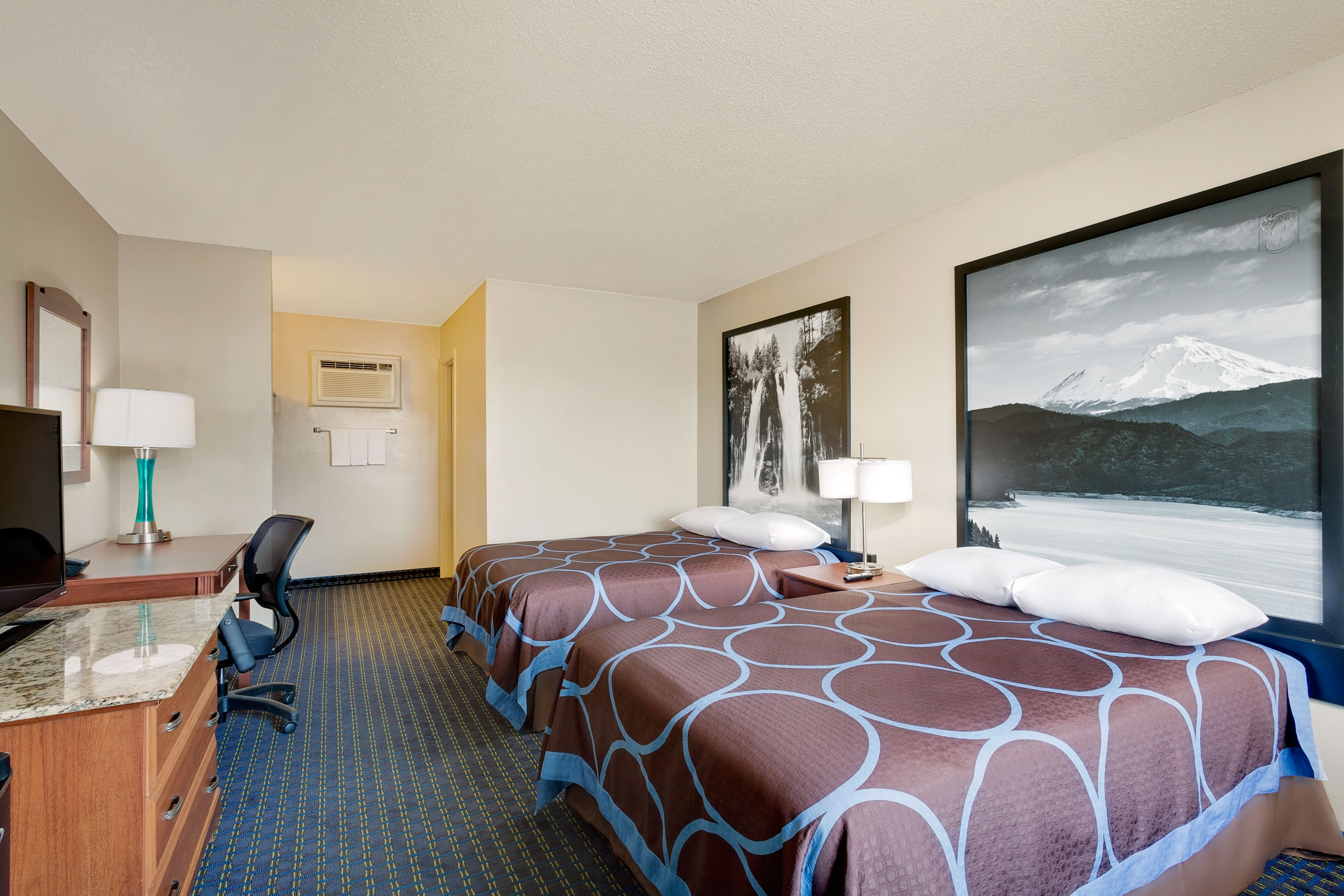 Guest room at the Super 8 by Wyndham Alturas in Alturas, California