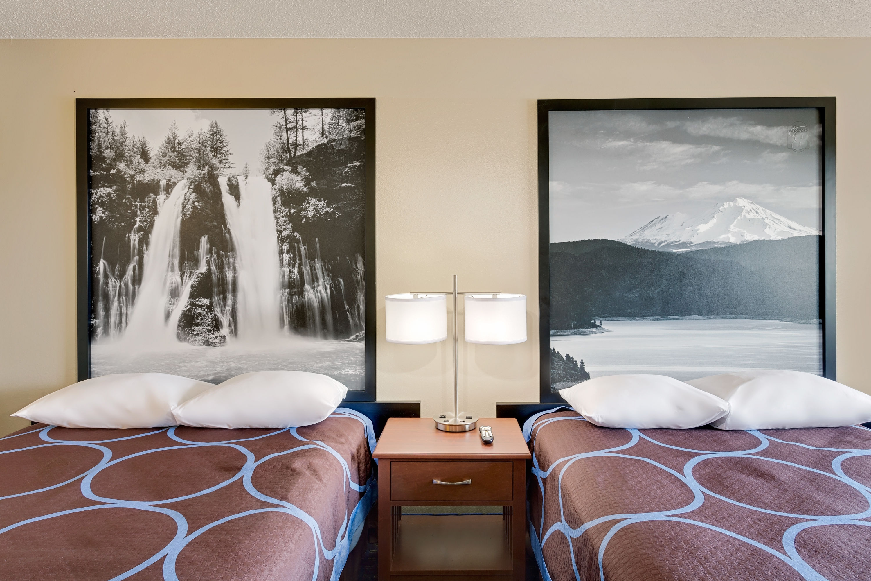 Guest room at the Super 8 by Wyndham Alturas in Alturas, California