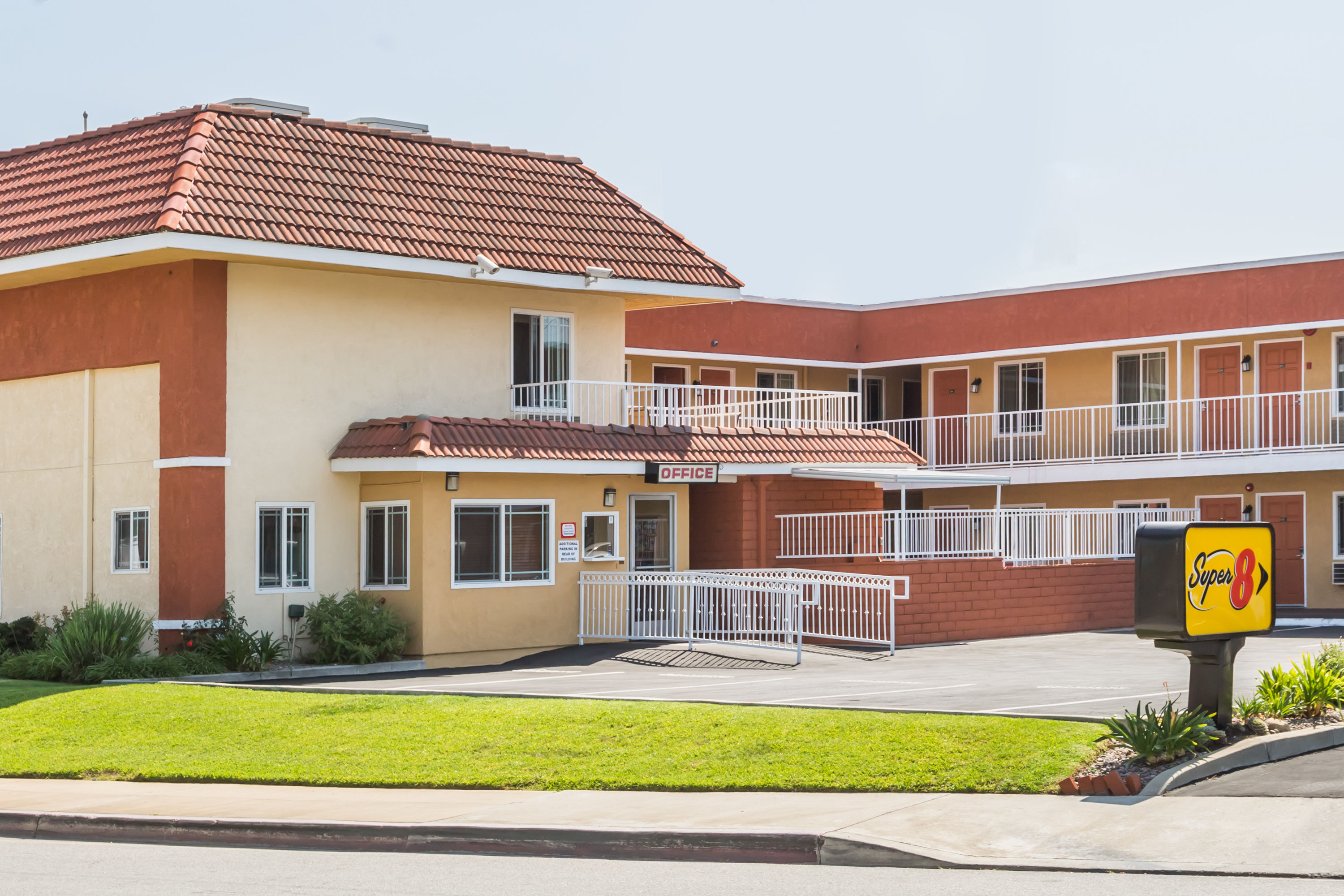 Exterior of Super 8 by Wyndham Azusa hotel in Azusa, California