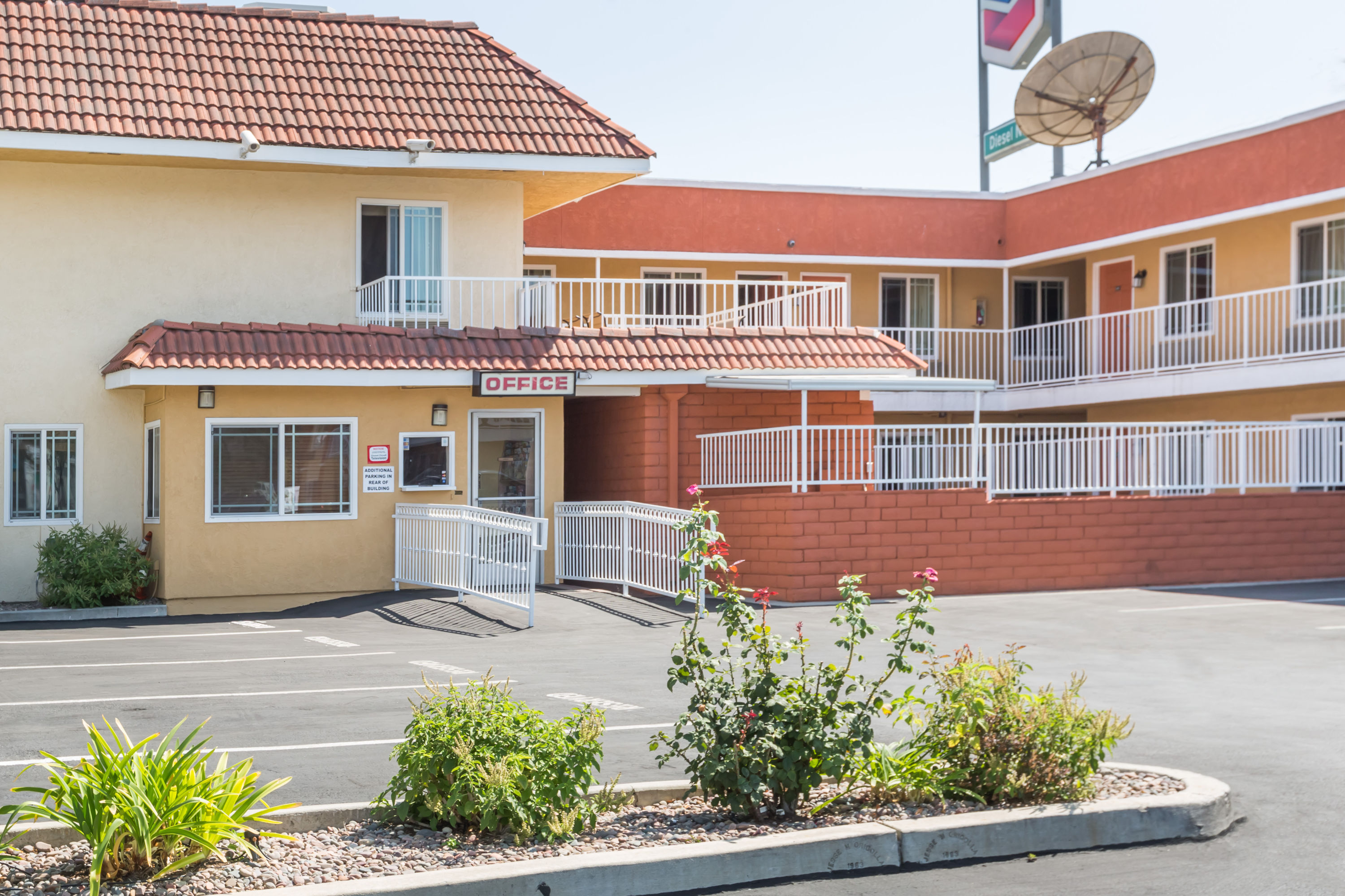 Exterior of Super 8 by Wyndham Azusa hotel in Azusa, California