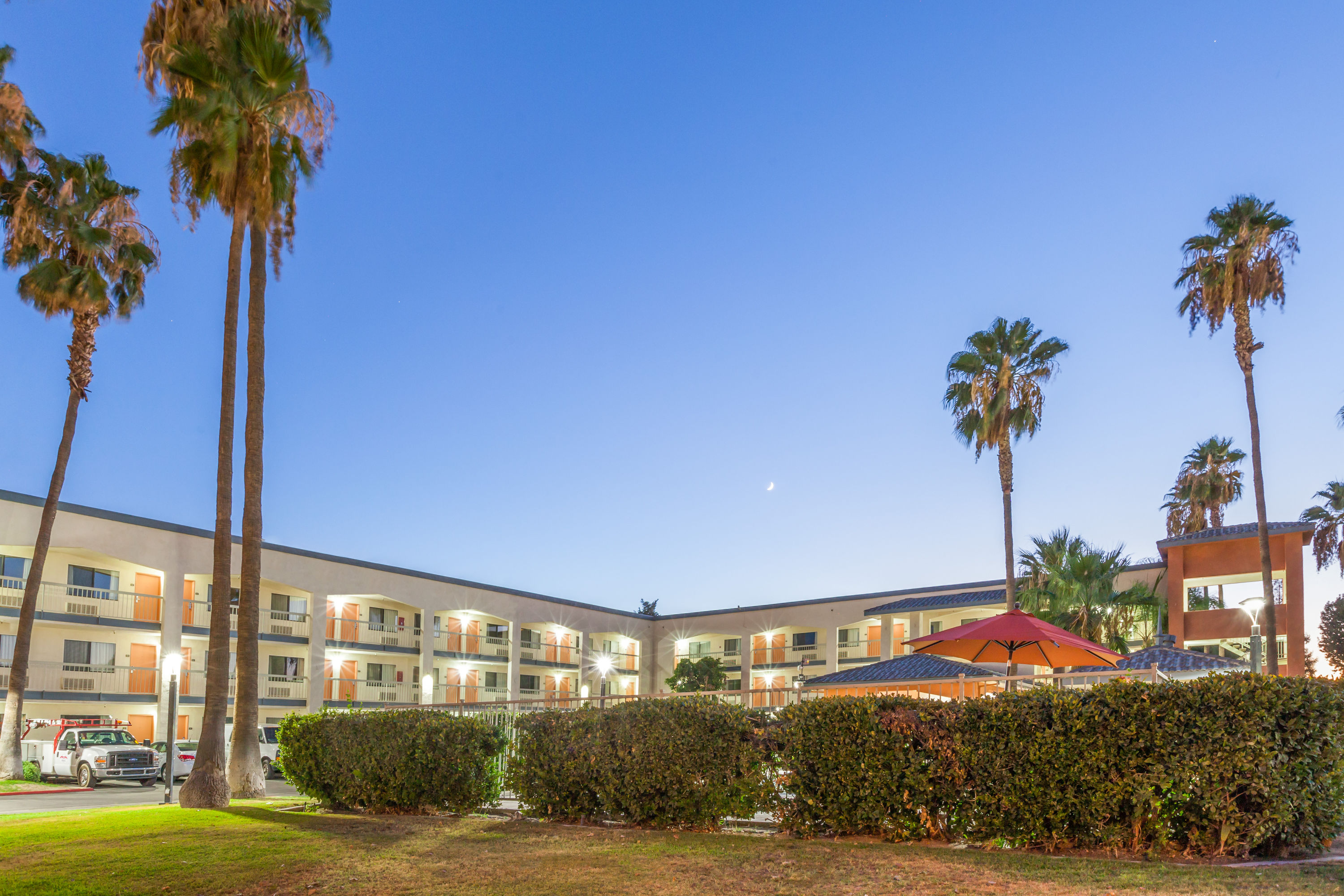 Super 8 By Wyndham Bakersfield Central Bakersfield Ca