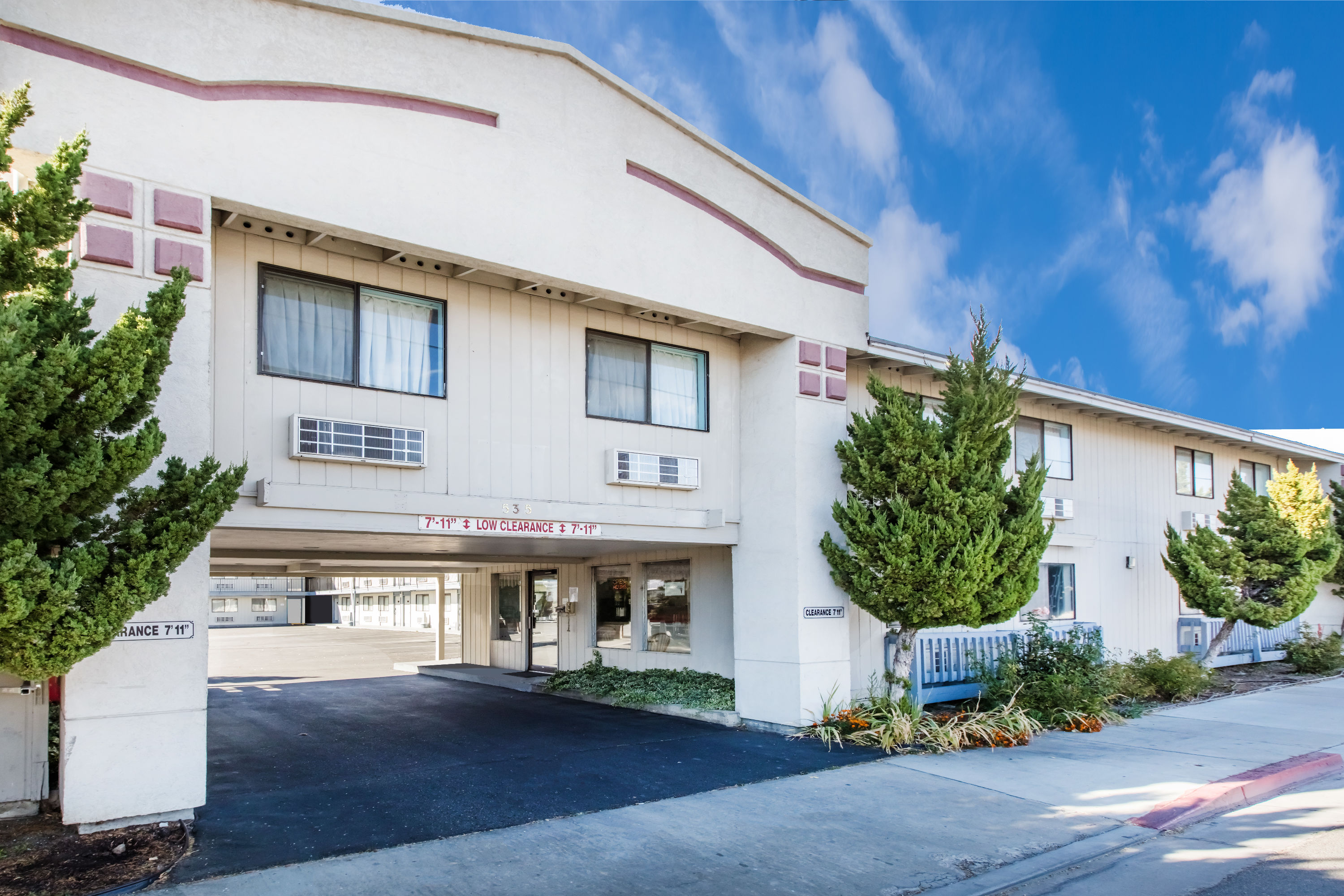 Super 8 By Wyndham Bishop Bishop Ca Hotels