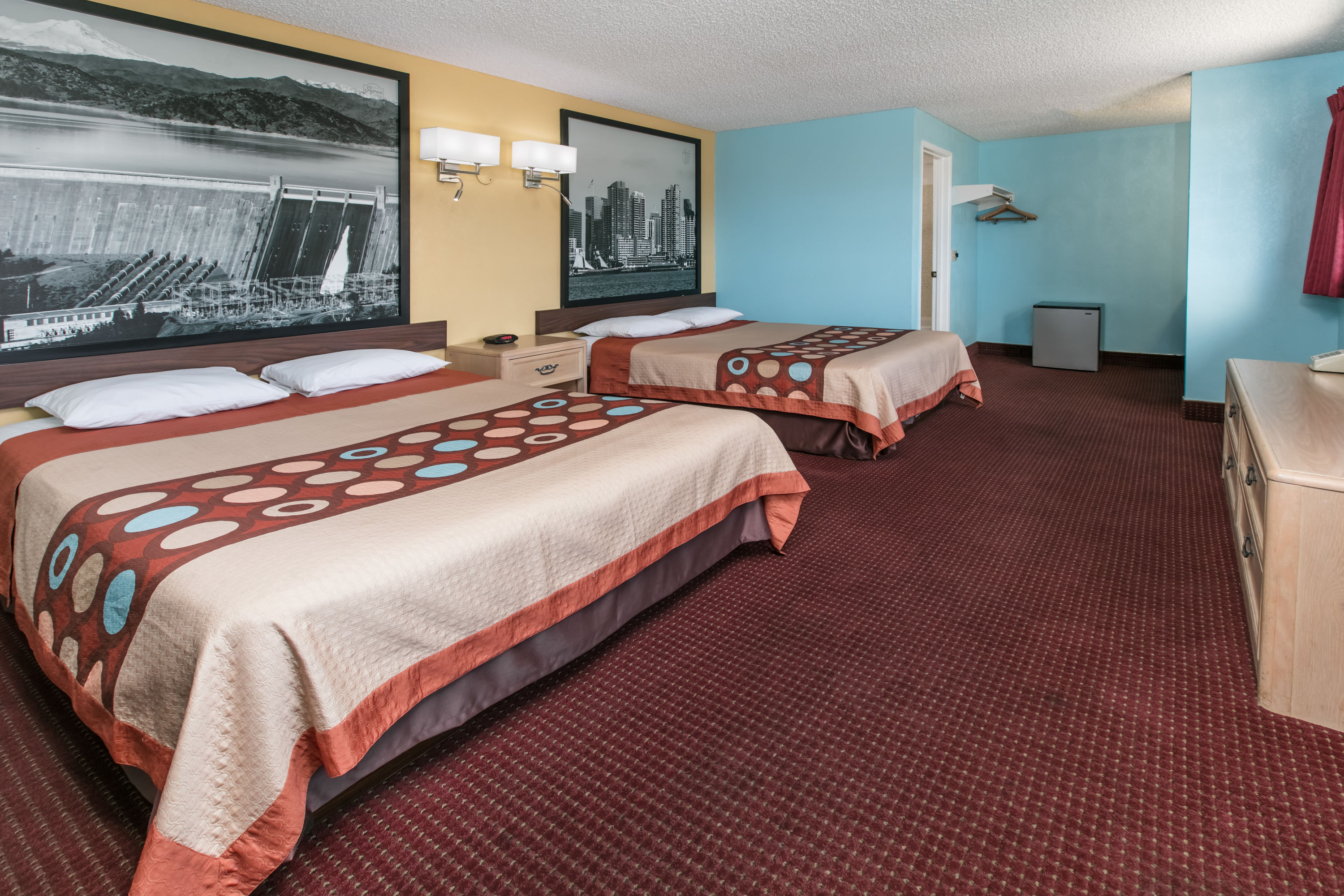 Guest room at the Super 8 by Wyndham Bishop in Bishop, California