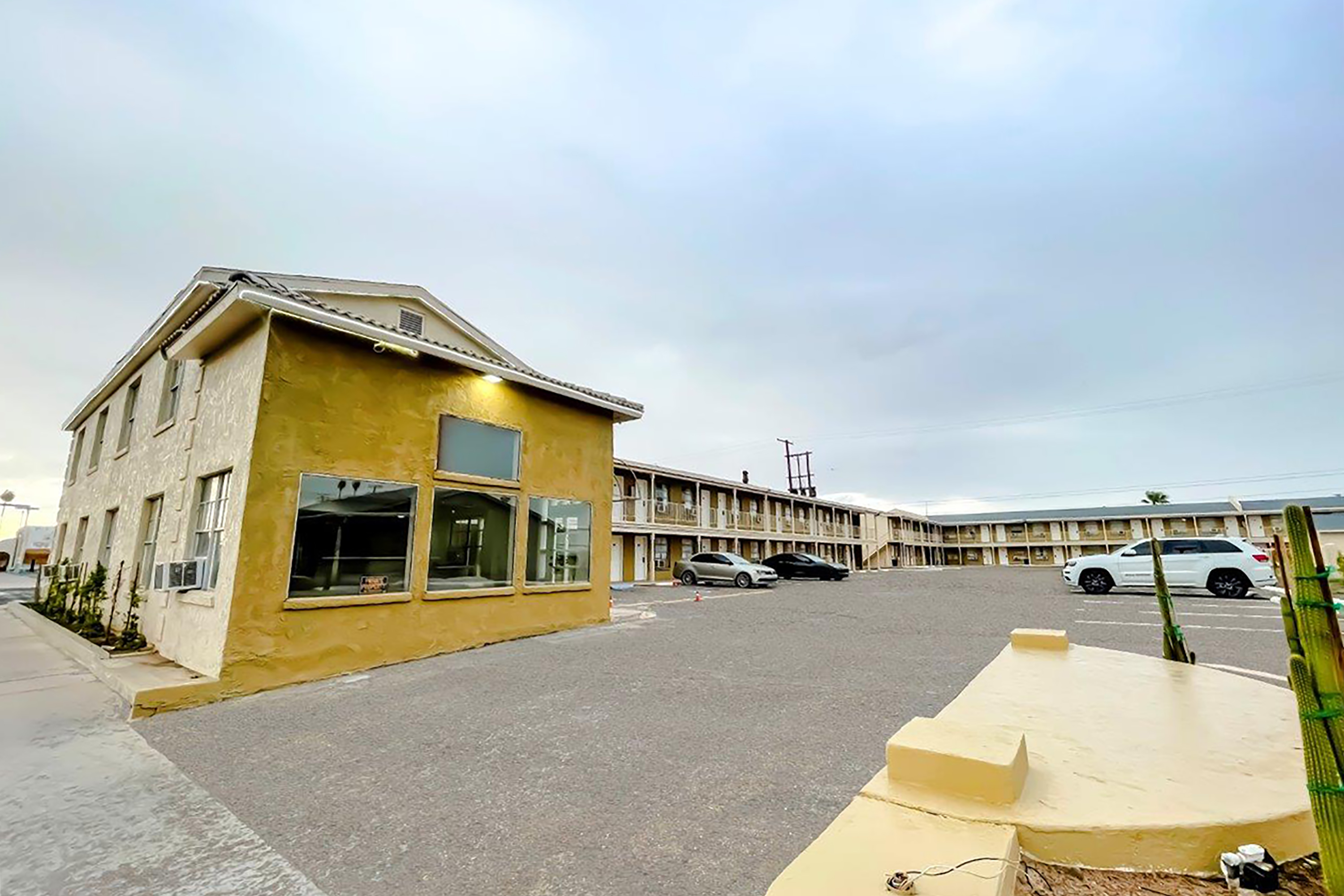 Exterior of Super 8 by Wyndham Blythe hotel in Blythe, California