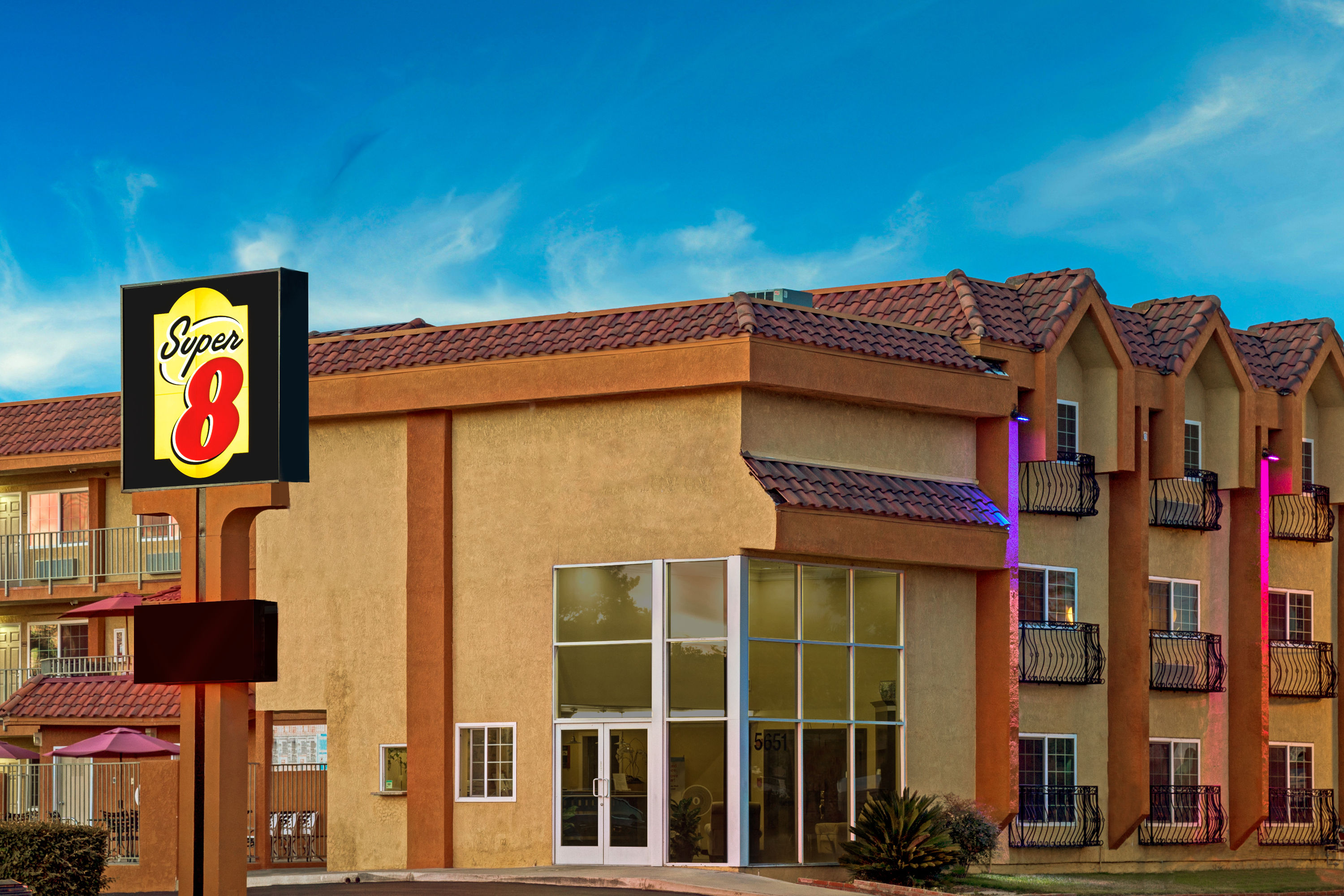 Super 8 By Wyndham Cypress Buena Park Area Cypress Ca