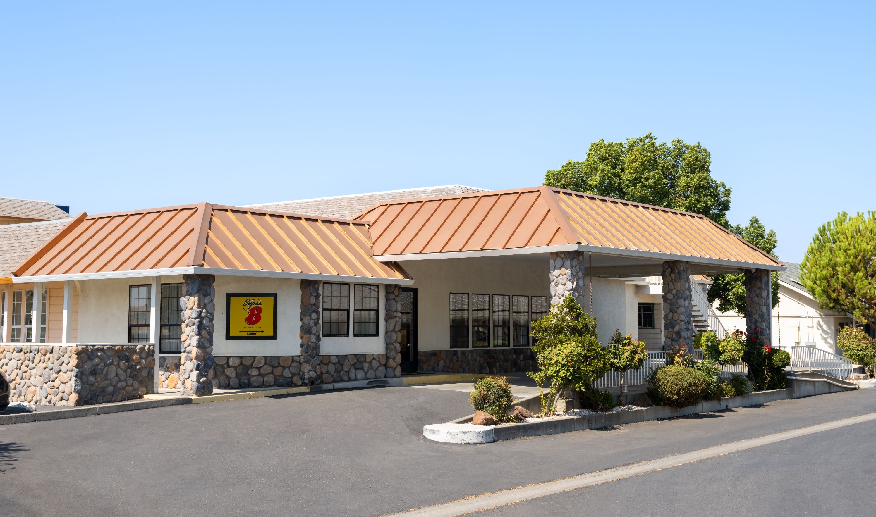 Exterior Day Image of Super 8 by Wyndham Dunnigan hotel in Dunnigan, California