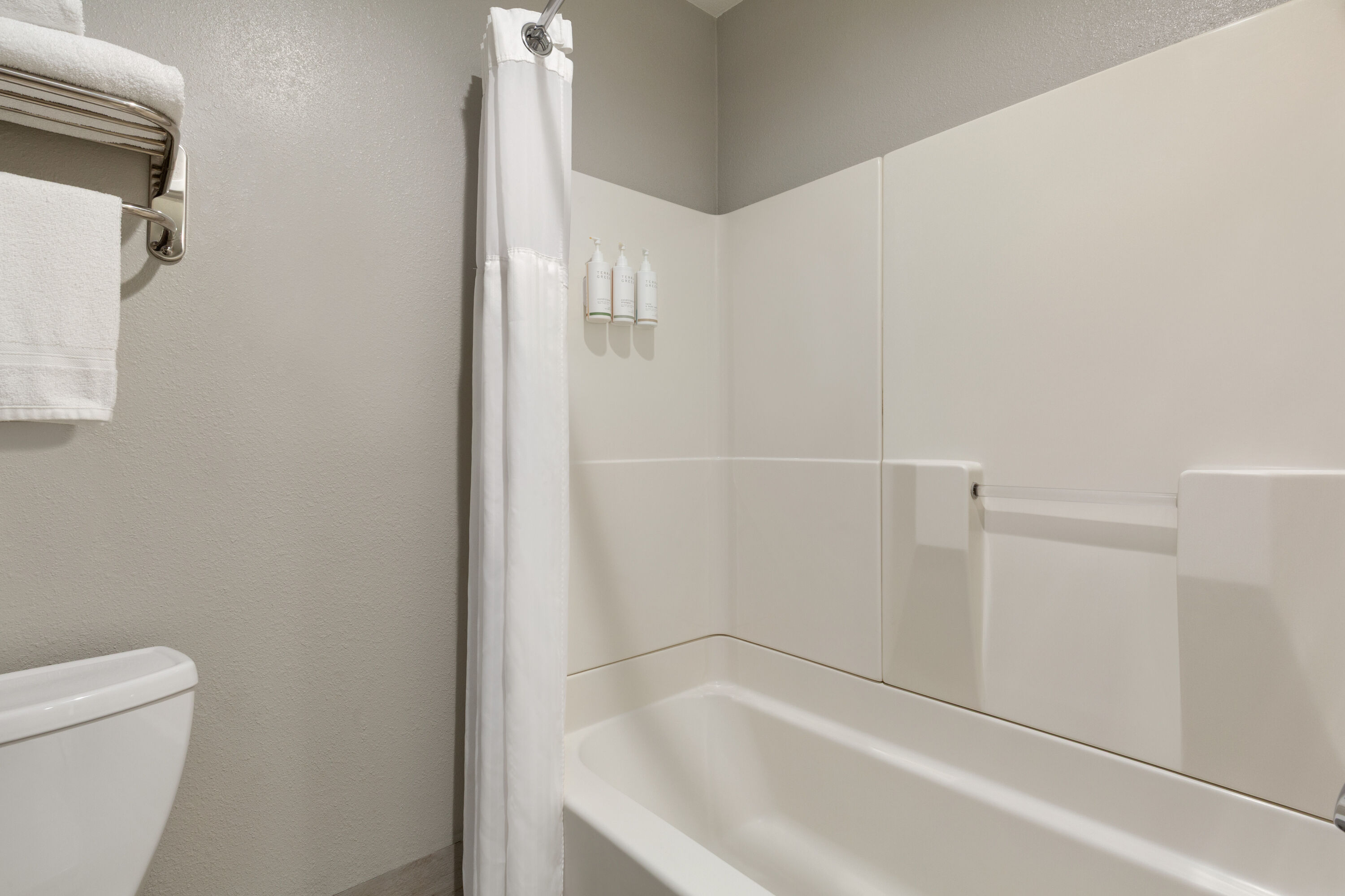 Guest room bath at the Super 8 by Wyndham Eureka in Eureka, California