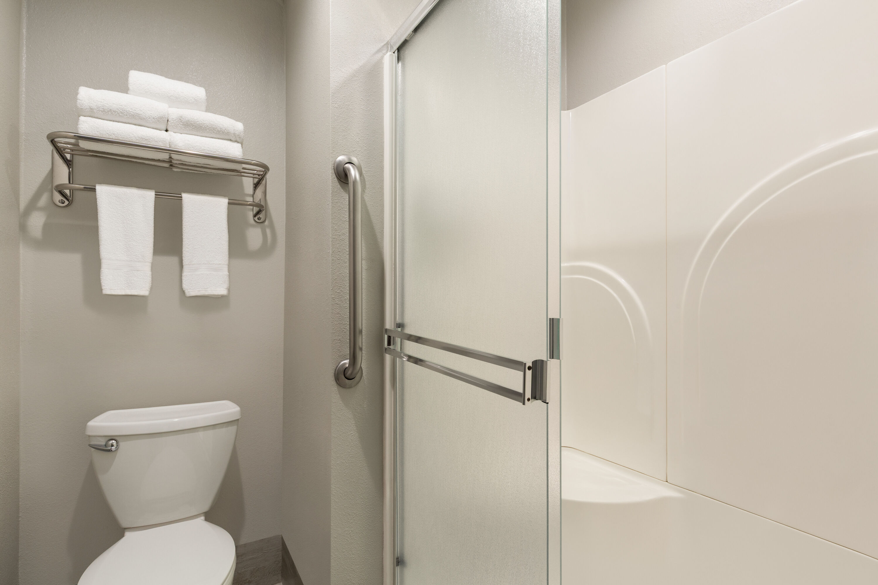 Guest room bath at the Super 8 by Wyndham Eureka in Eureka, California