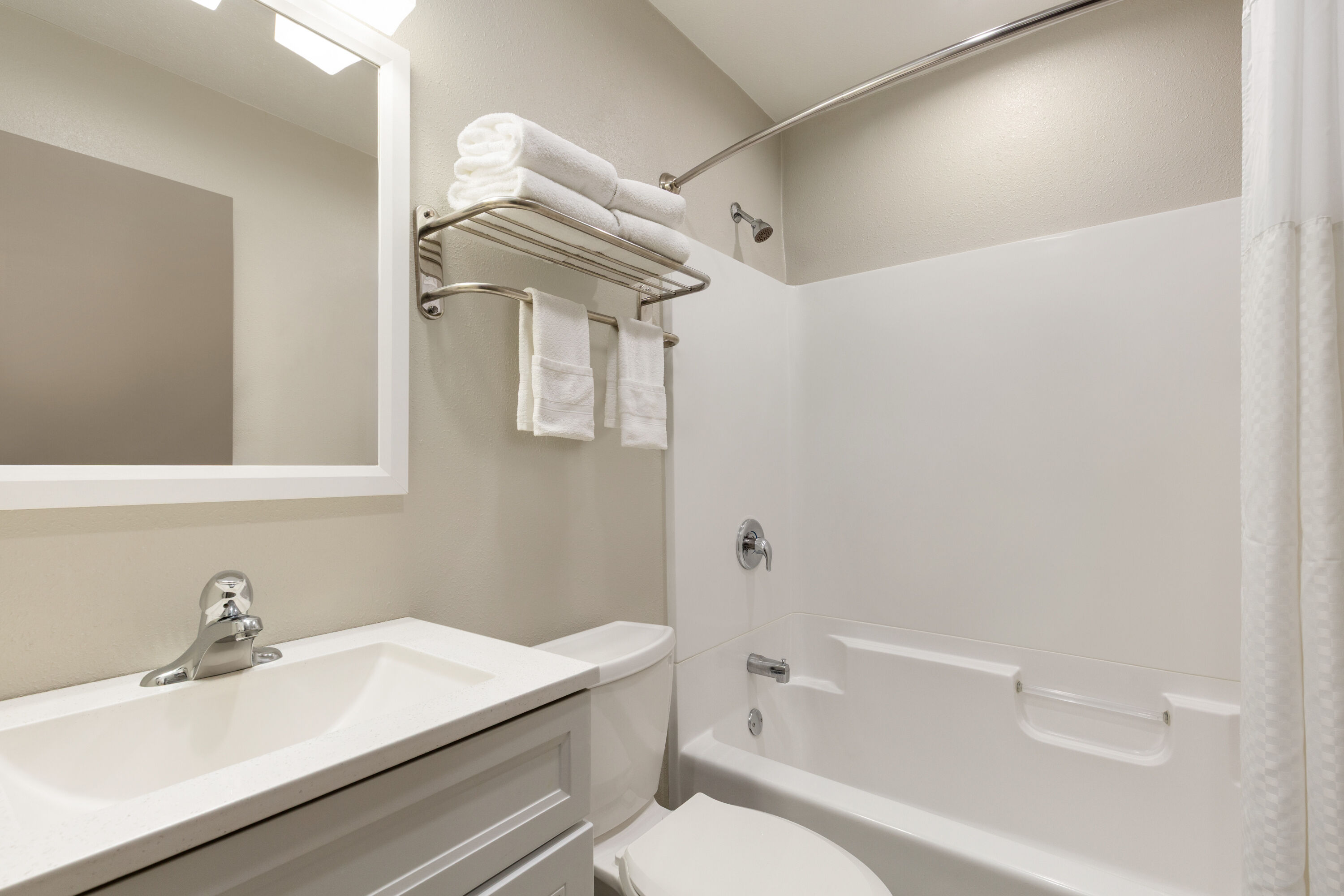 Guest room bath at the Super 8 by Wyndham Eureka in Eureka, California