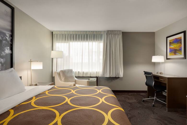 Guest room at the Super 8 Eureka in Eureka, California