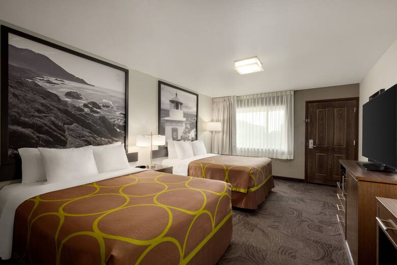 Guest room at the Super 8 Eureka in Eureka, California