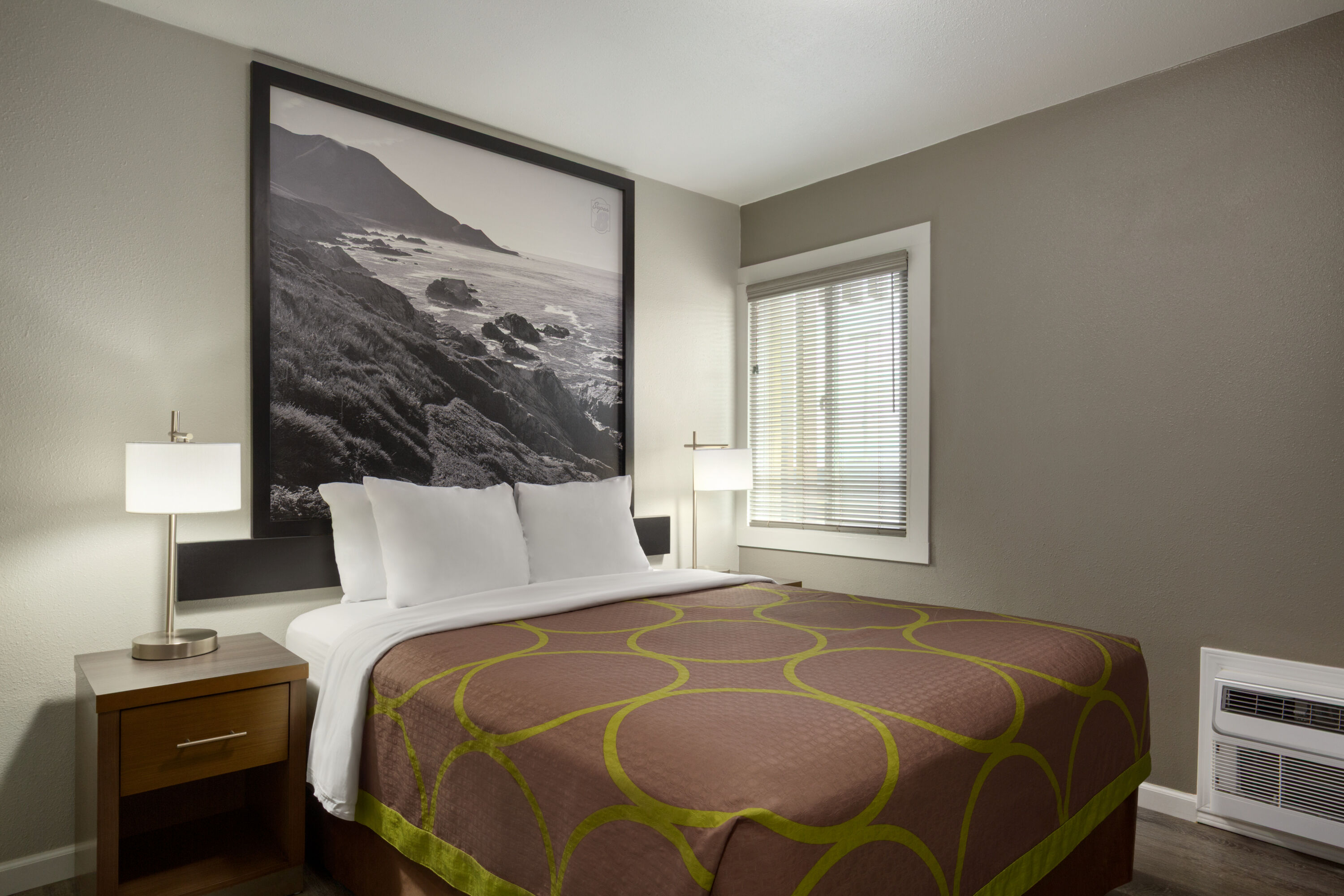 Super 8 by Wyndham Eureka hot tub suite in Eureka, California