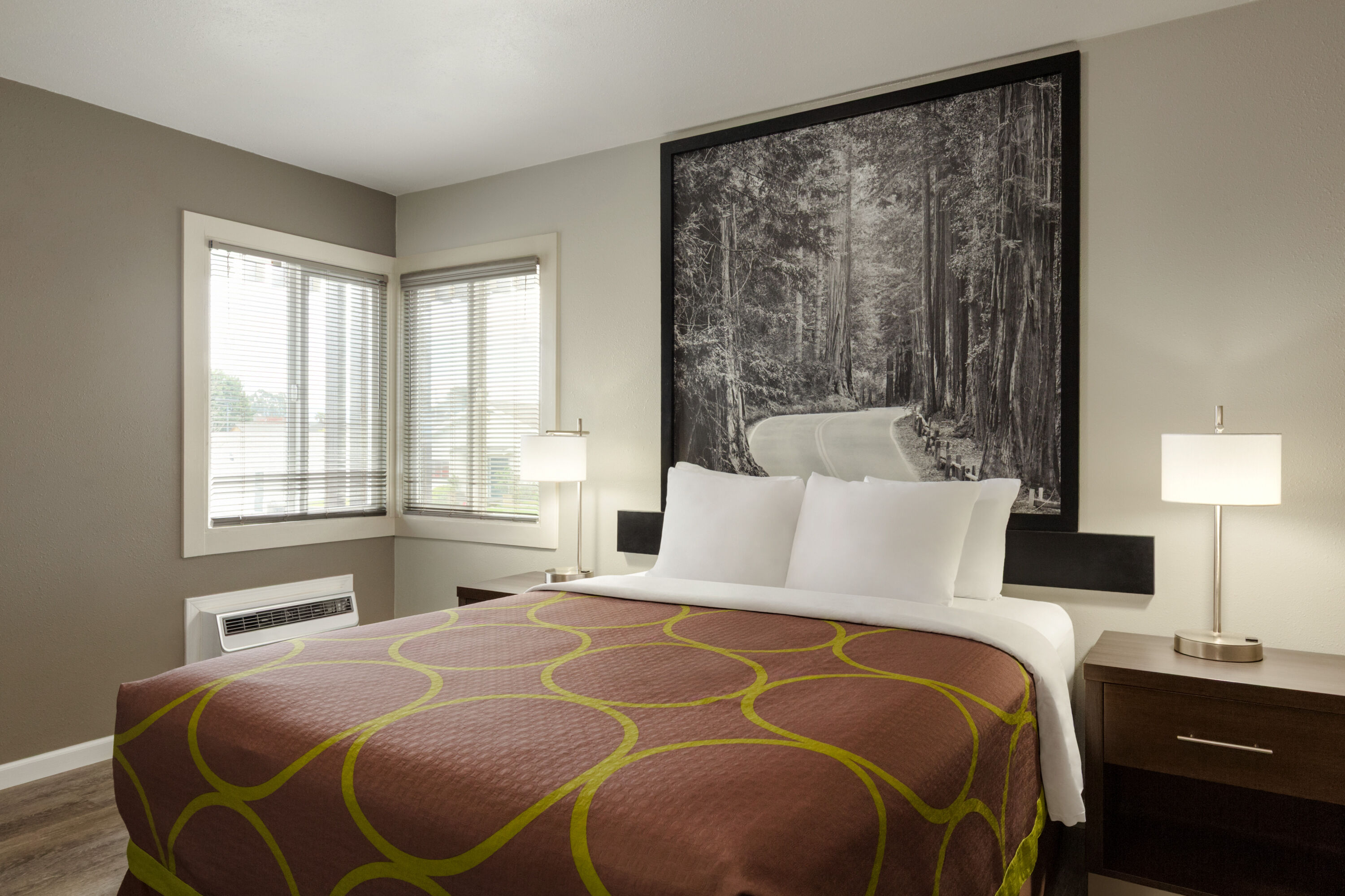 Super 8 by Wyndham Eureka hot tub suite in Eureka, California