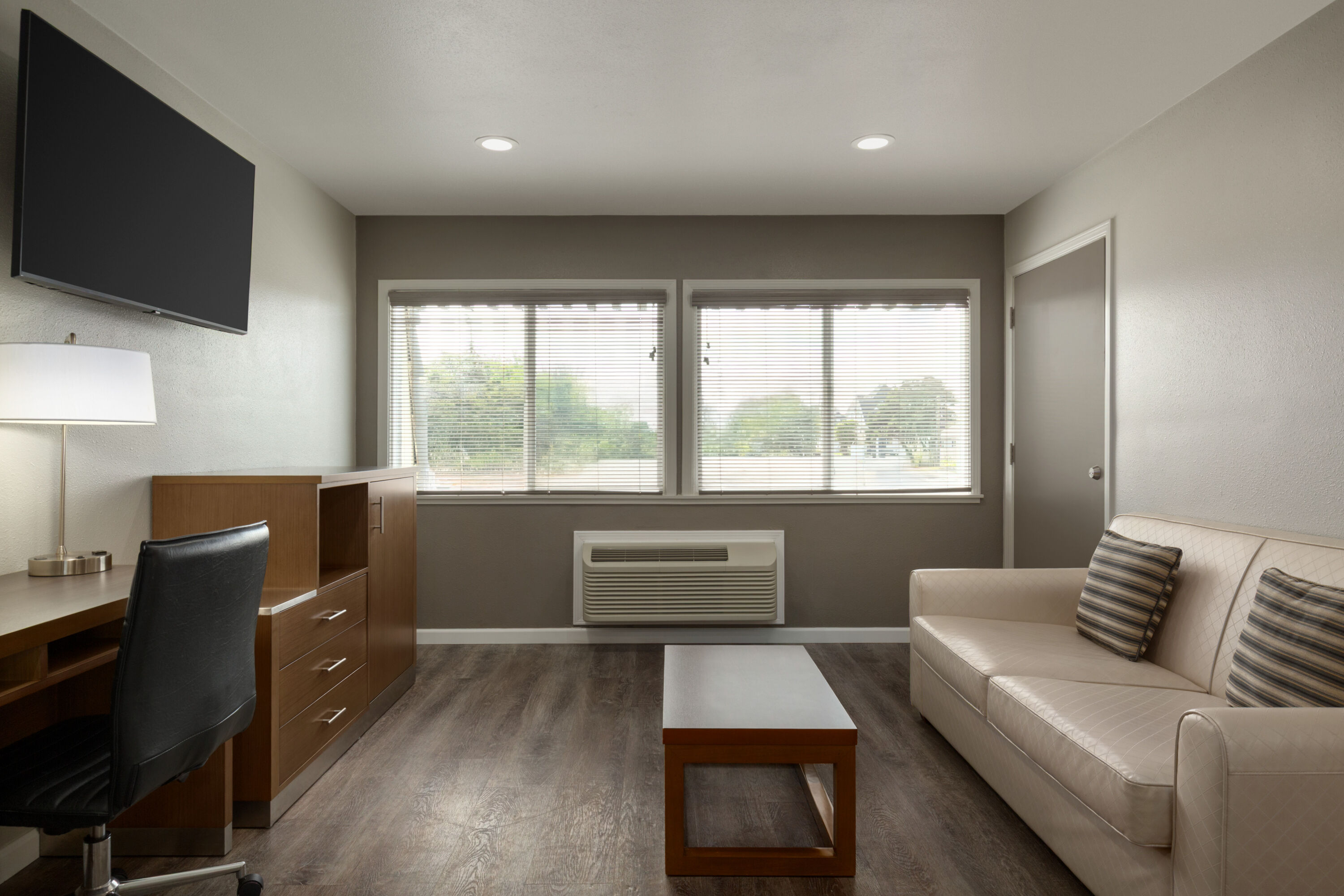 Super 8 by Wyndham Eureka hot tub suite in Eureka, California