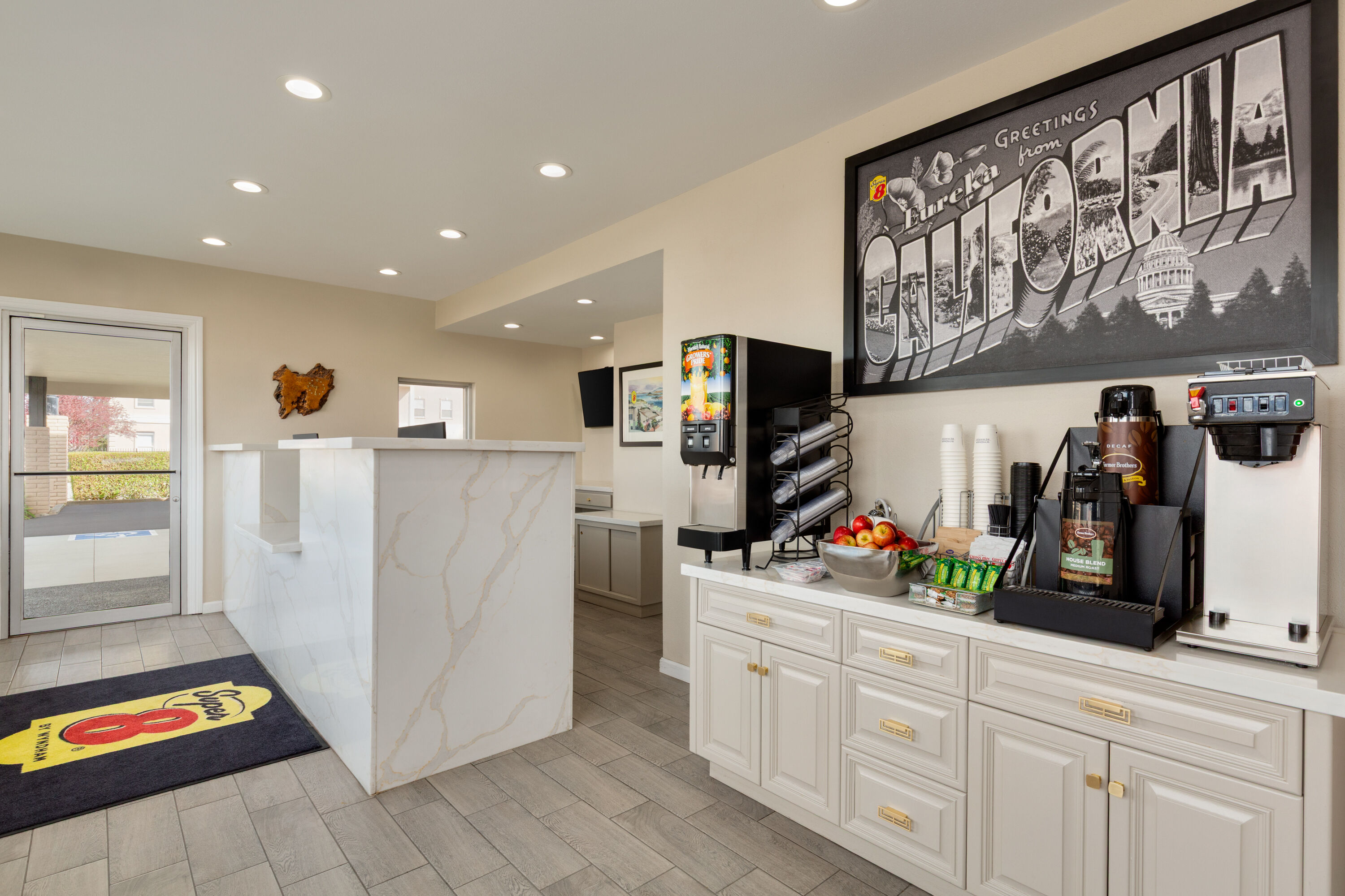 Super 8 by Wyndham Eureka reception in Eureka, California