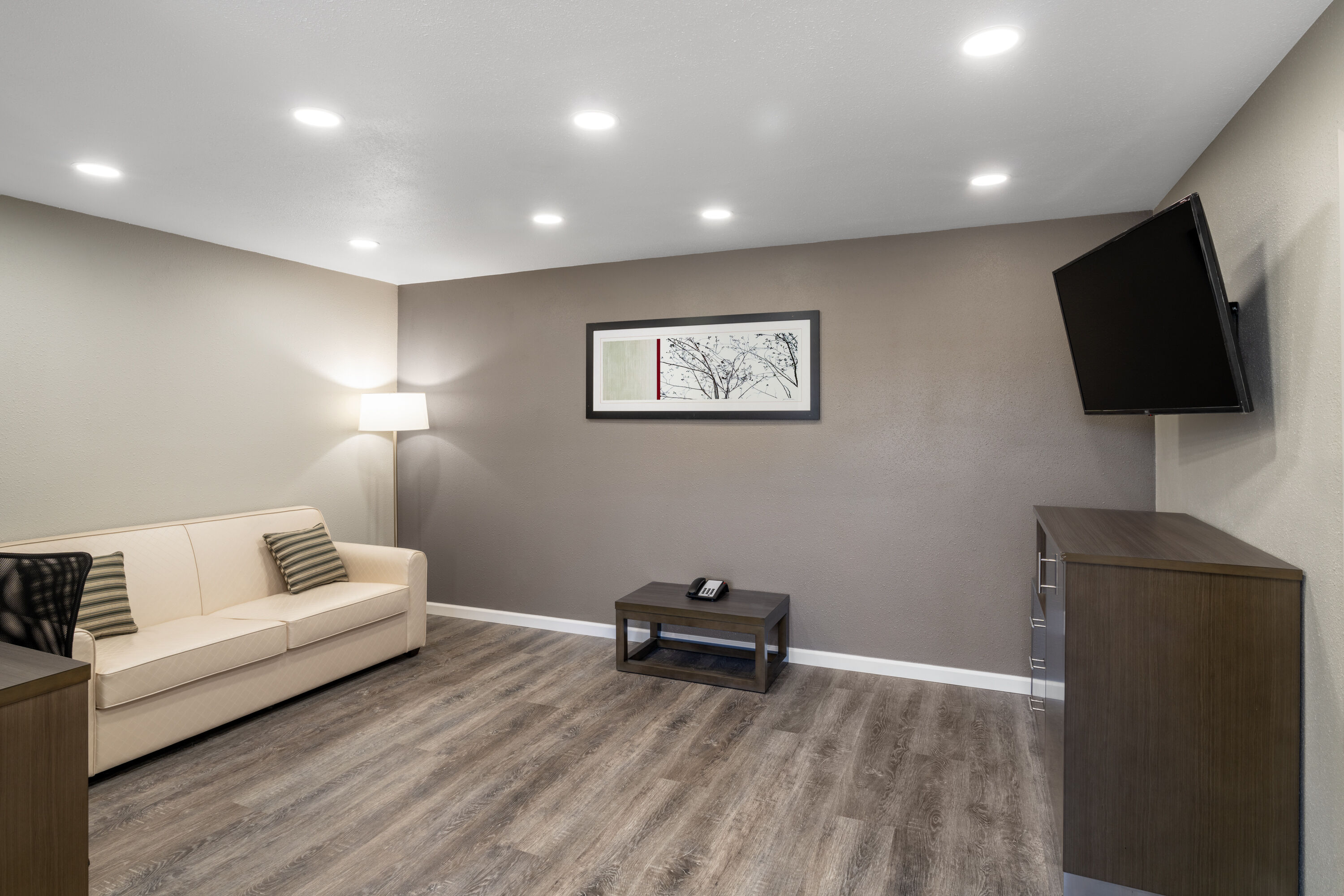 Super 8 by Wyndham Eureka suite in Eureka, California