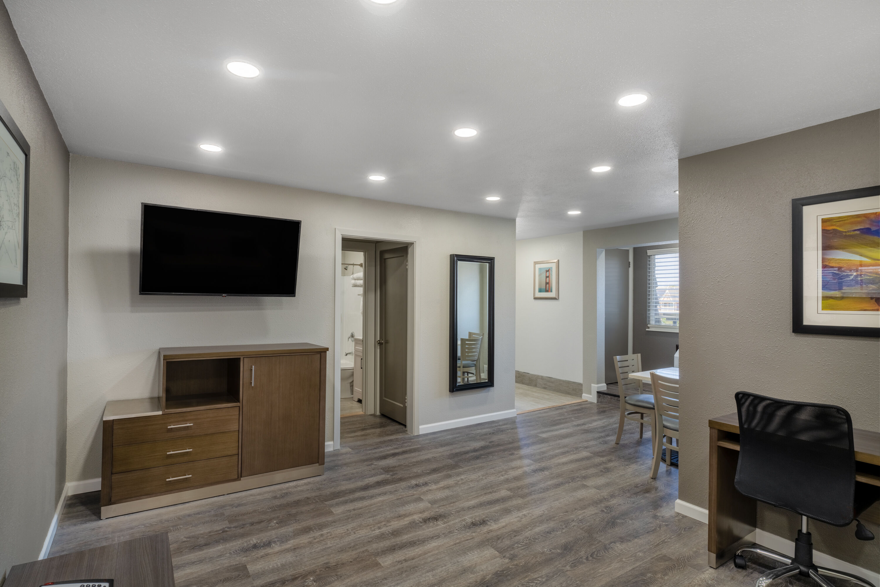 Super 8 by Wyndham Eureka suite in Eureka, California